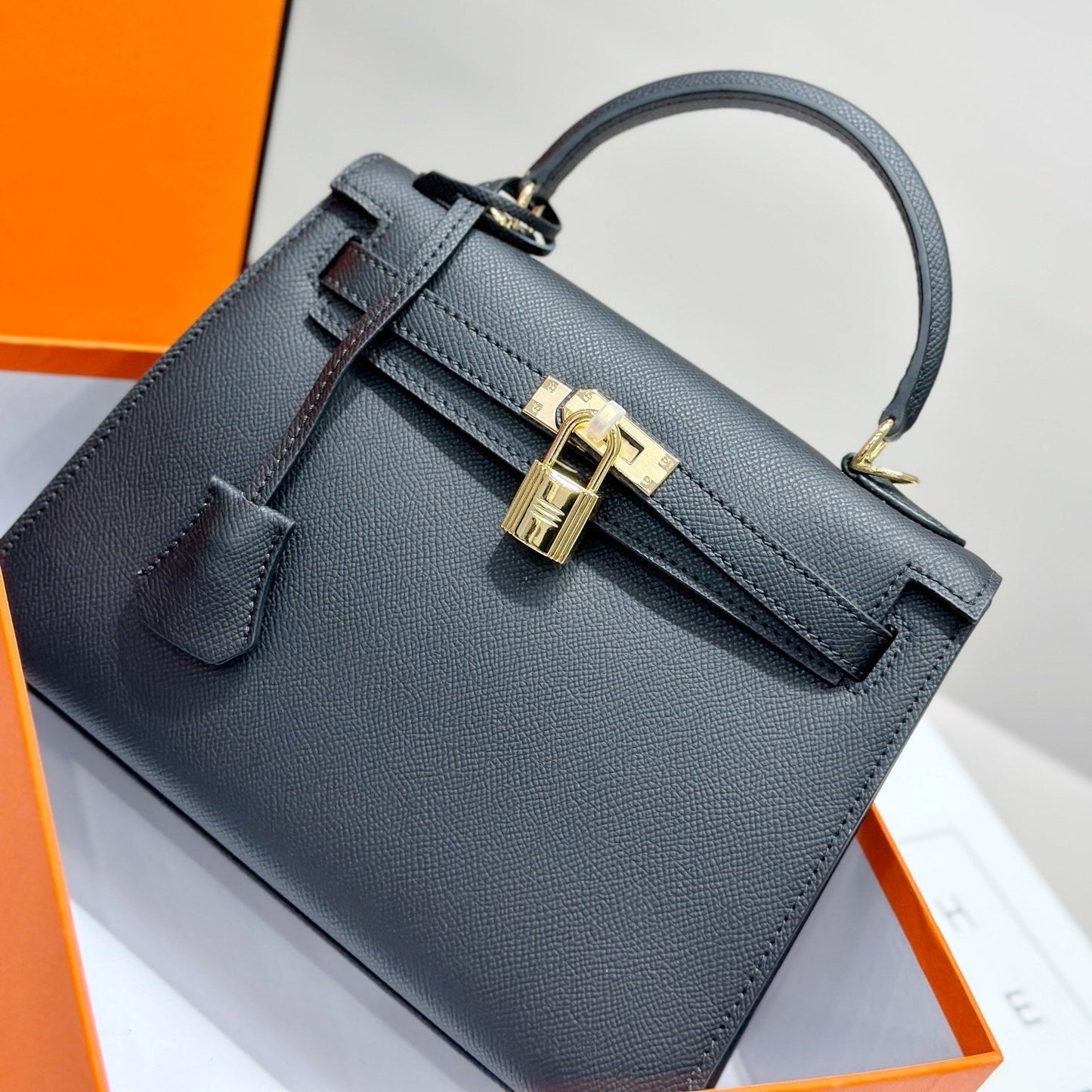 HM Kelly 25cm Black Epsom Leather Gold Hardware 001