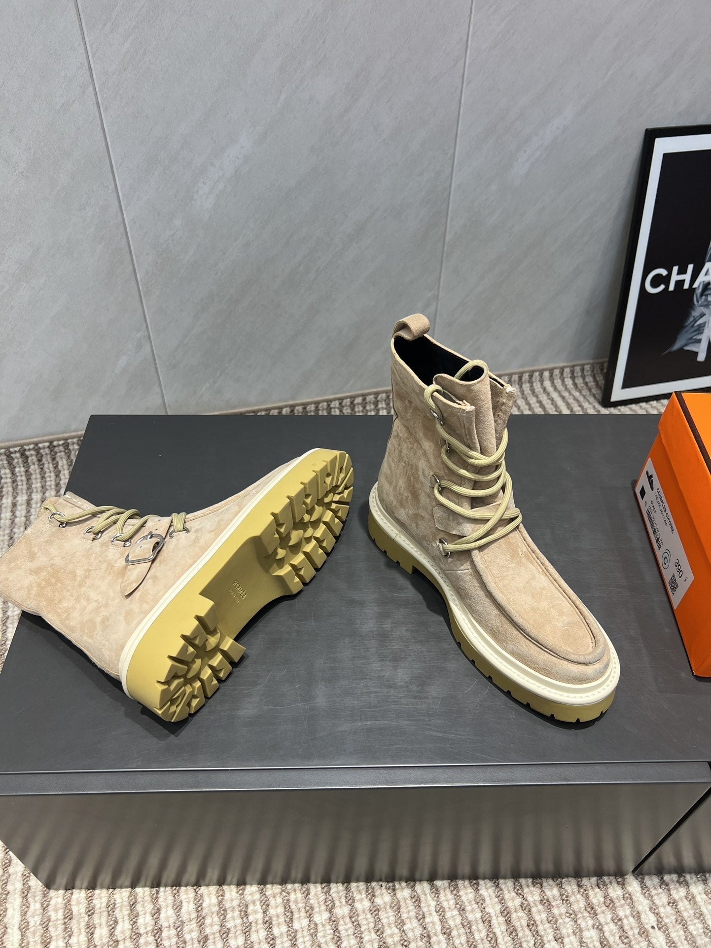 HM 25s Tobacco Boots 30mm Warm Beige Suede 442557