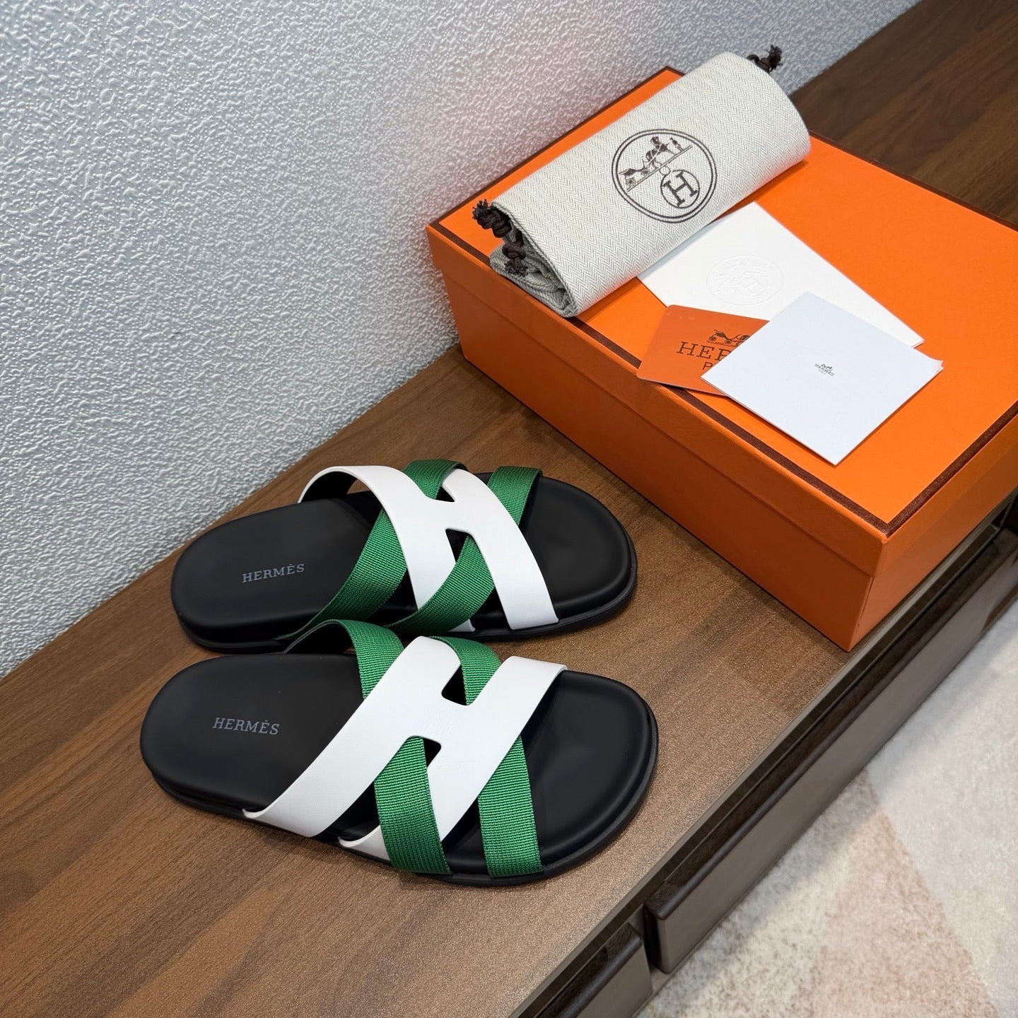 HM 26s Kazimir Sandal In White Calfskin And Green Fabric