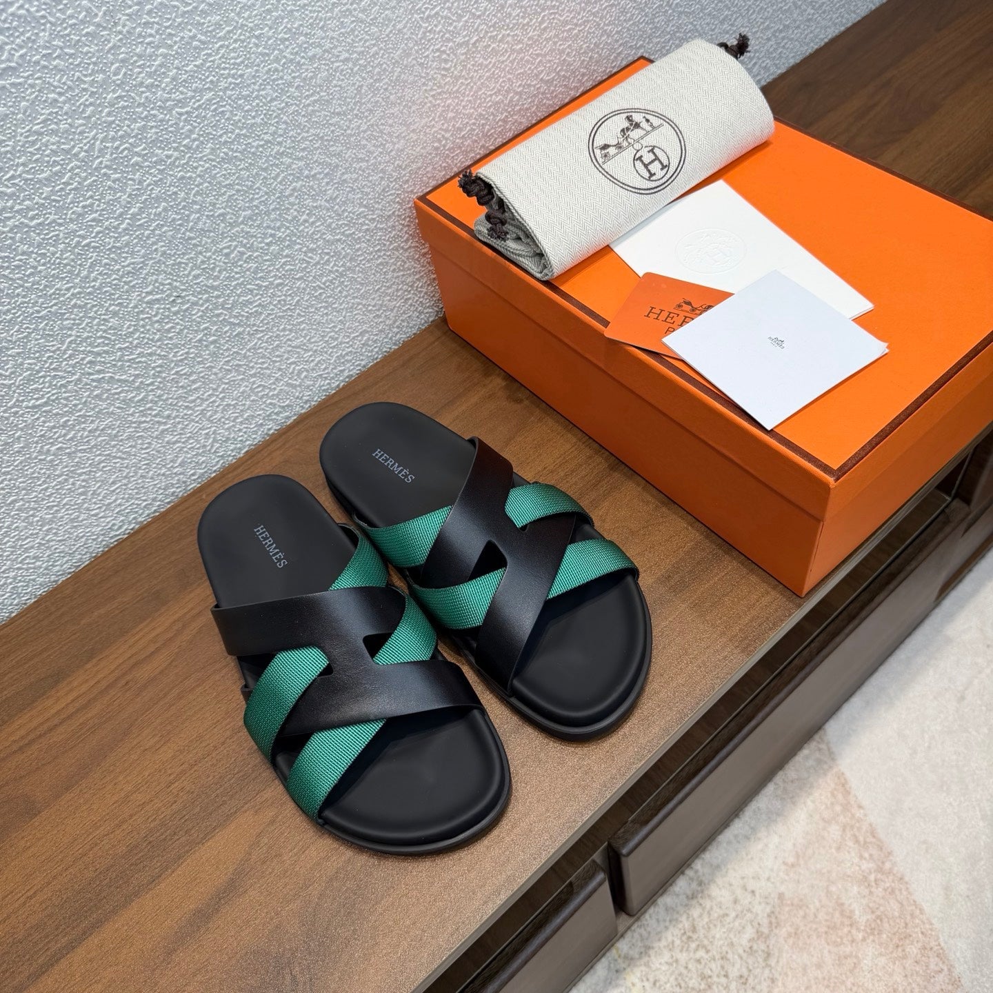 HM 26s Kazimir Sandal In Black Calfskin And Emerald Green Fabric