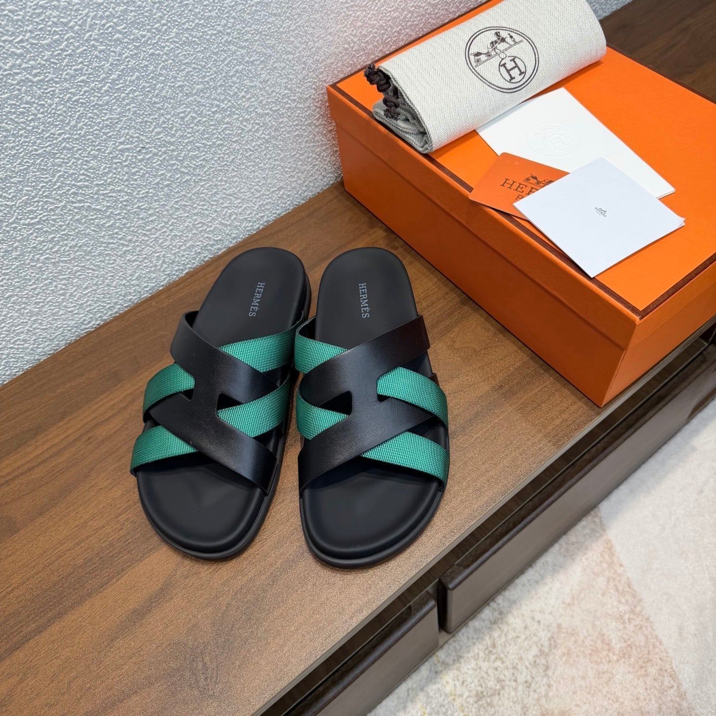 HM 26s Kazimir Sandal In Black Calfskin And Emerald Green Fabric
