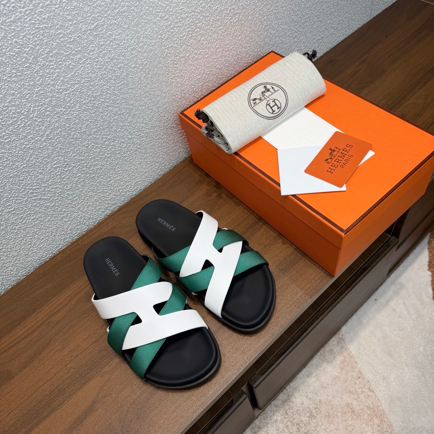 HM 26s Kazimir Sandal In White Calfskin And Emerald Green Fabric