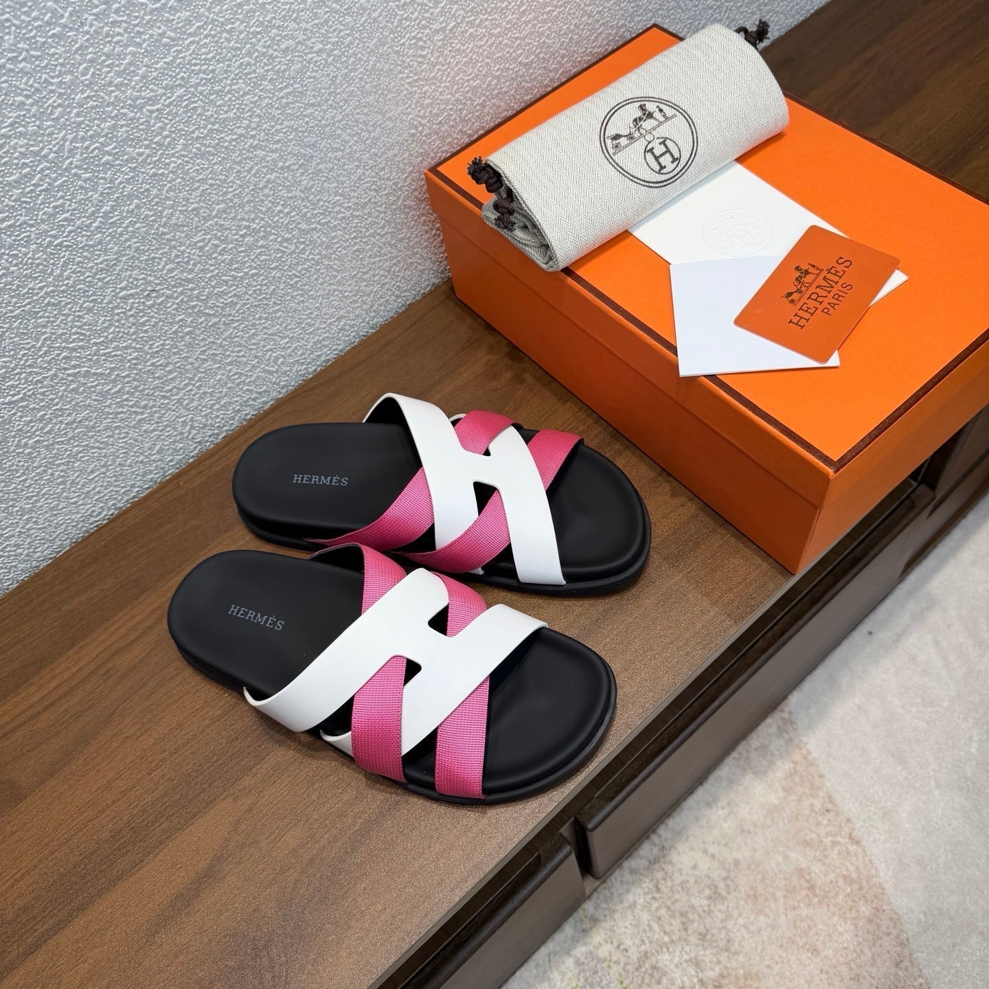 HM 26s Kazimir Sandal In White Calfskin And Dark Pink Fabric