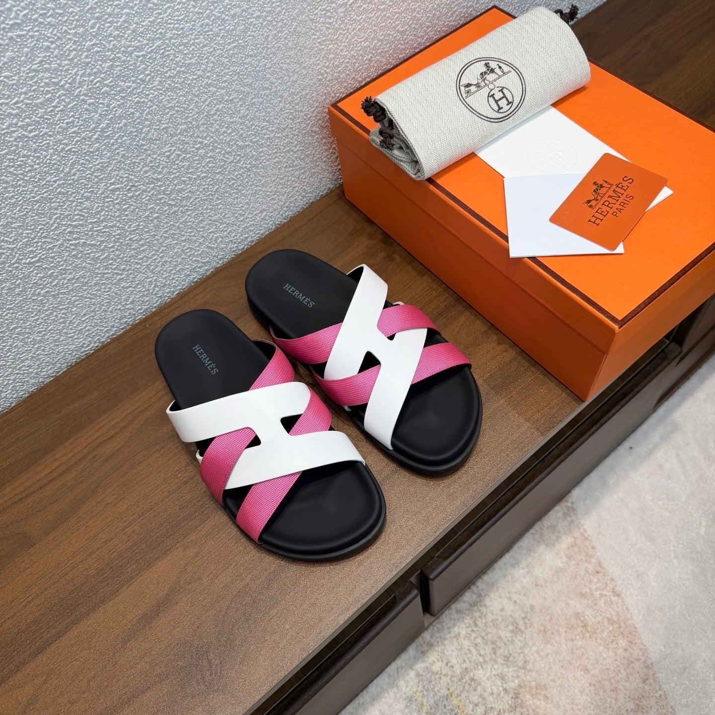 HM 26s Kazimir Sandal In White Calfskin And Dark Pink Fabric