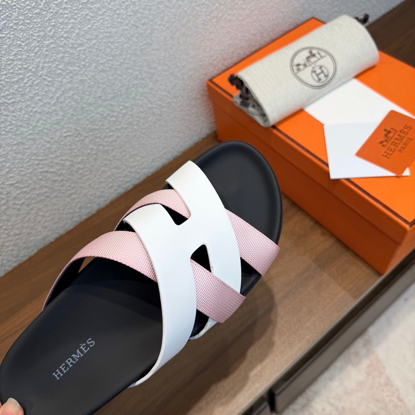 HM 26s Kazimir Sandal In White Calfskin And Pink Fabric
