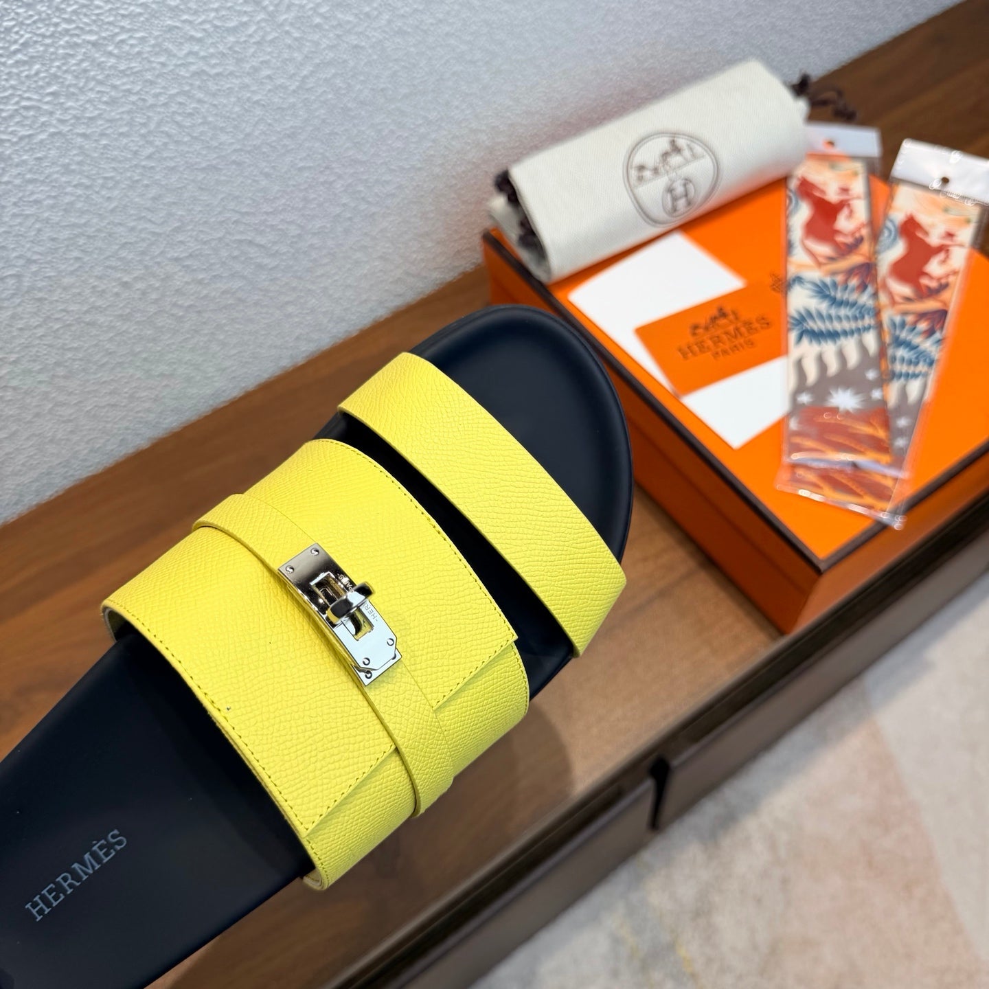 HM Jackson Sandals Yellow Espom Leather 707167