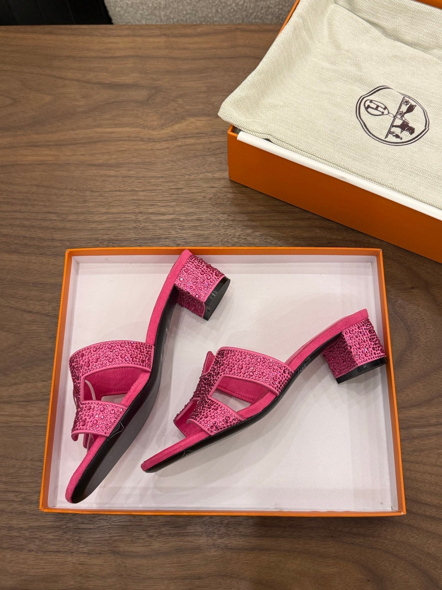 HM 26s Oasis Sandal Ligh Pink Suede With Crystals