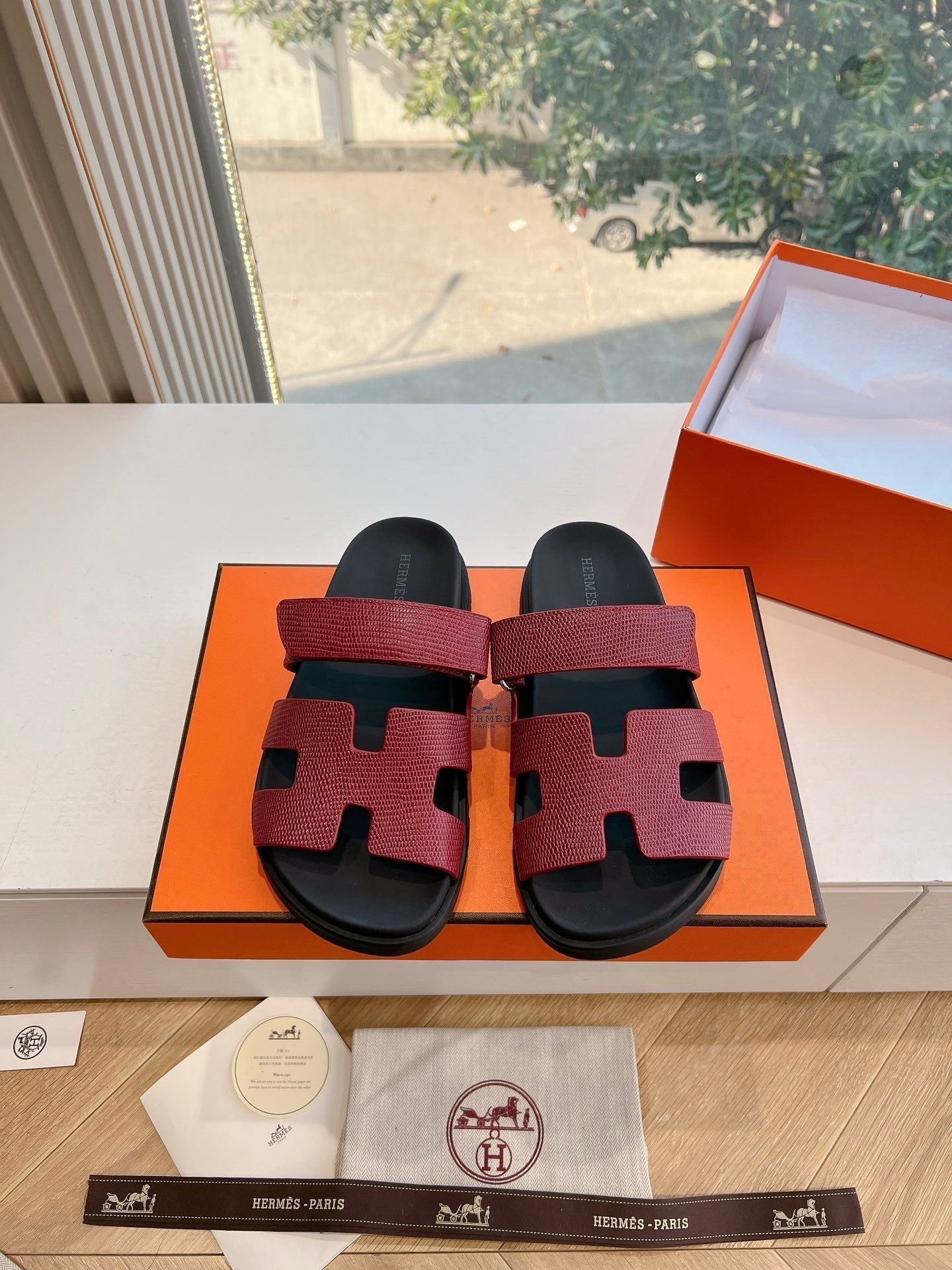 HM Chypre Sandal Blood Red Grained Calfskin 2027966
