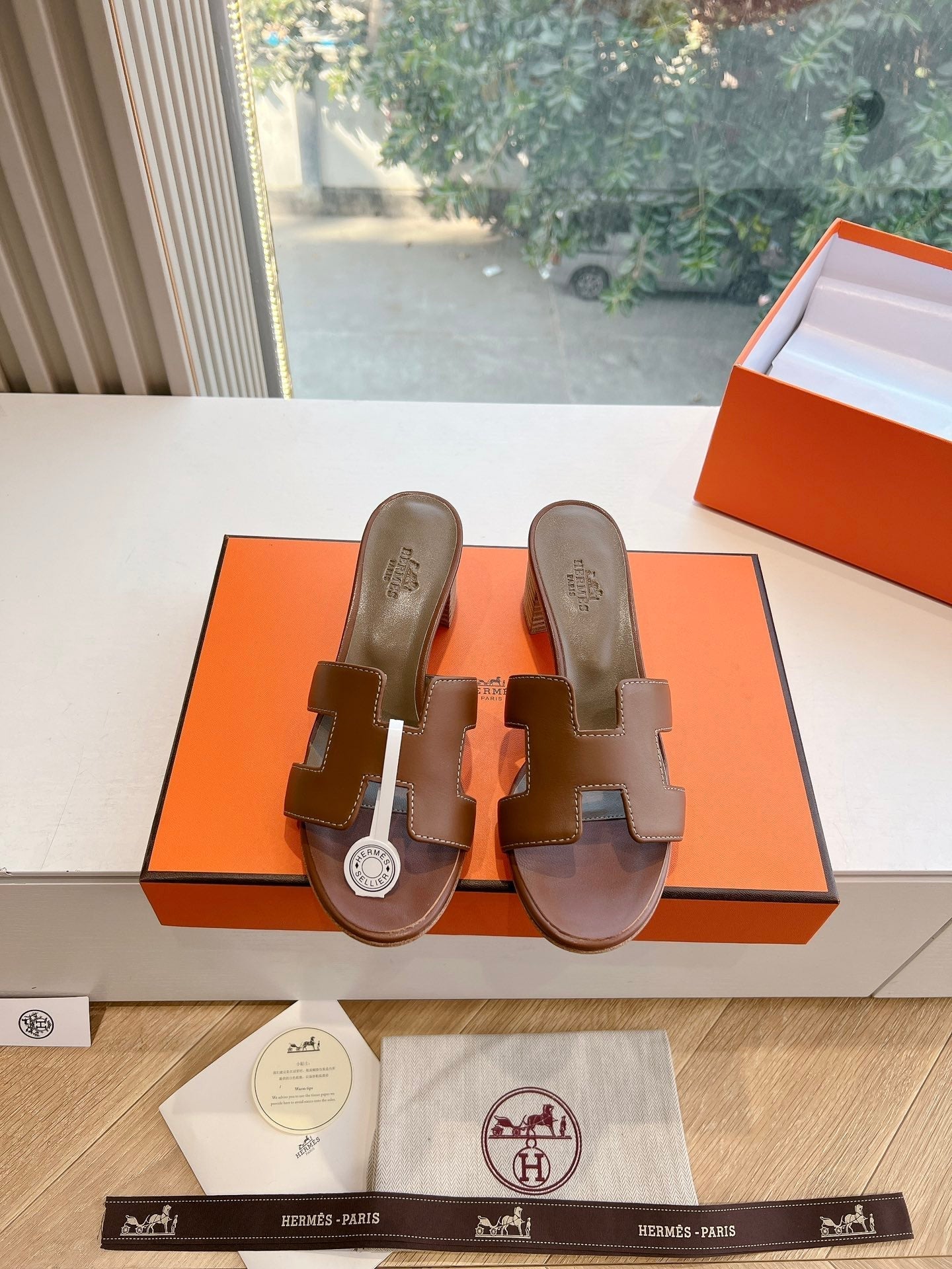OASIS SANDAL IN CHOCOLATE BROWN CALFSKIN