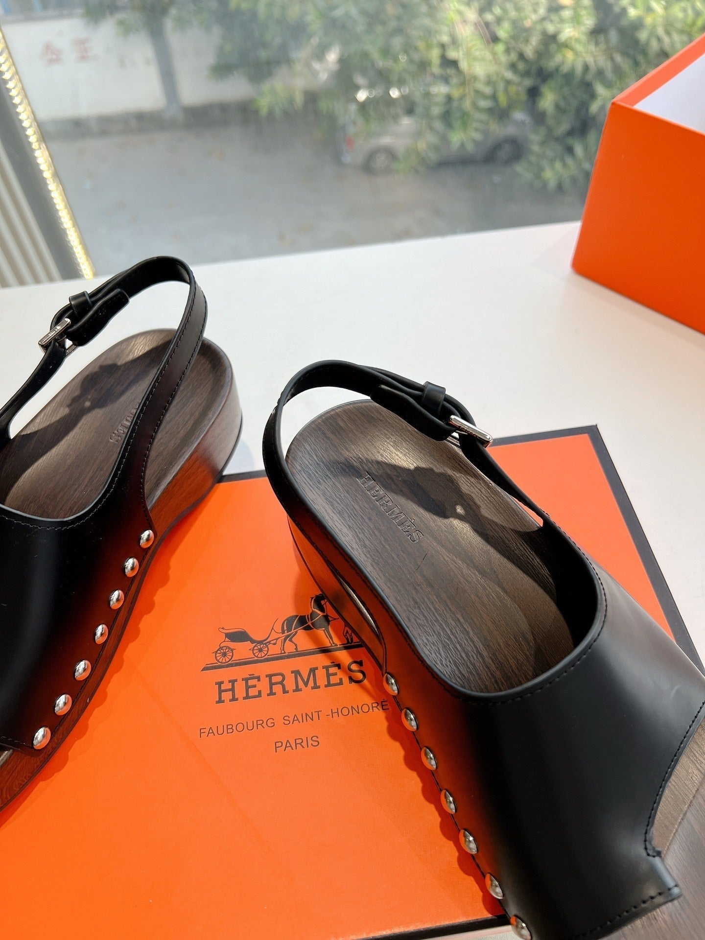 HM Flat Sandal In Corn Black Calfskin