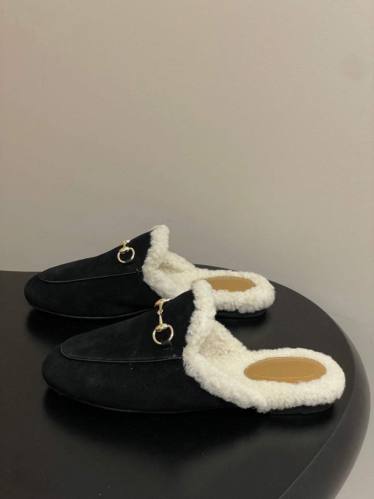 GG horsebit flat mules black suede and wool 534710