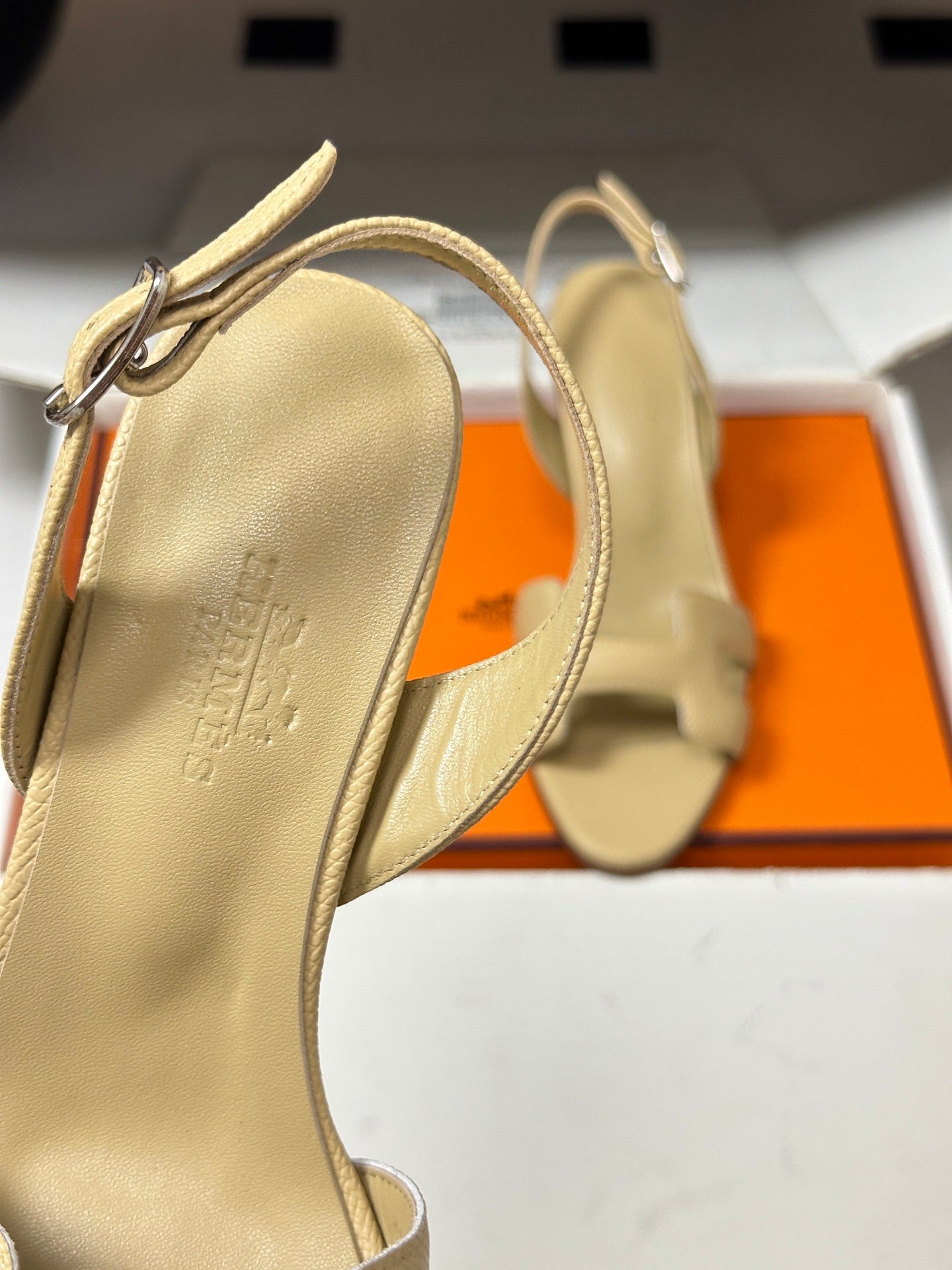 HM Holy Sandal Beige Cowhide 835005