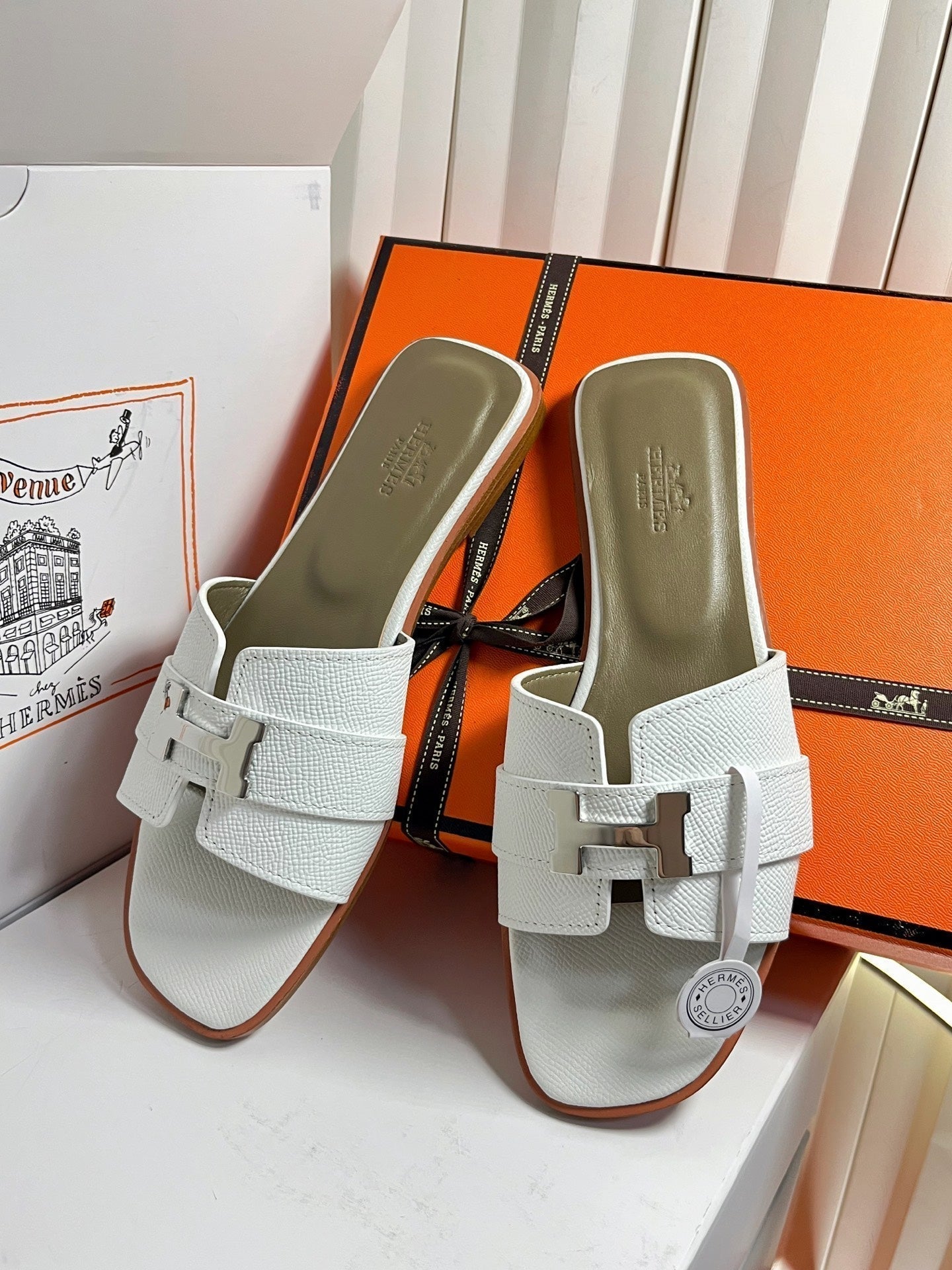 HM 26s Oran Sandals In White Epsom Calfskin Silver Hardware