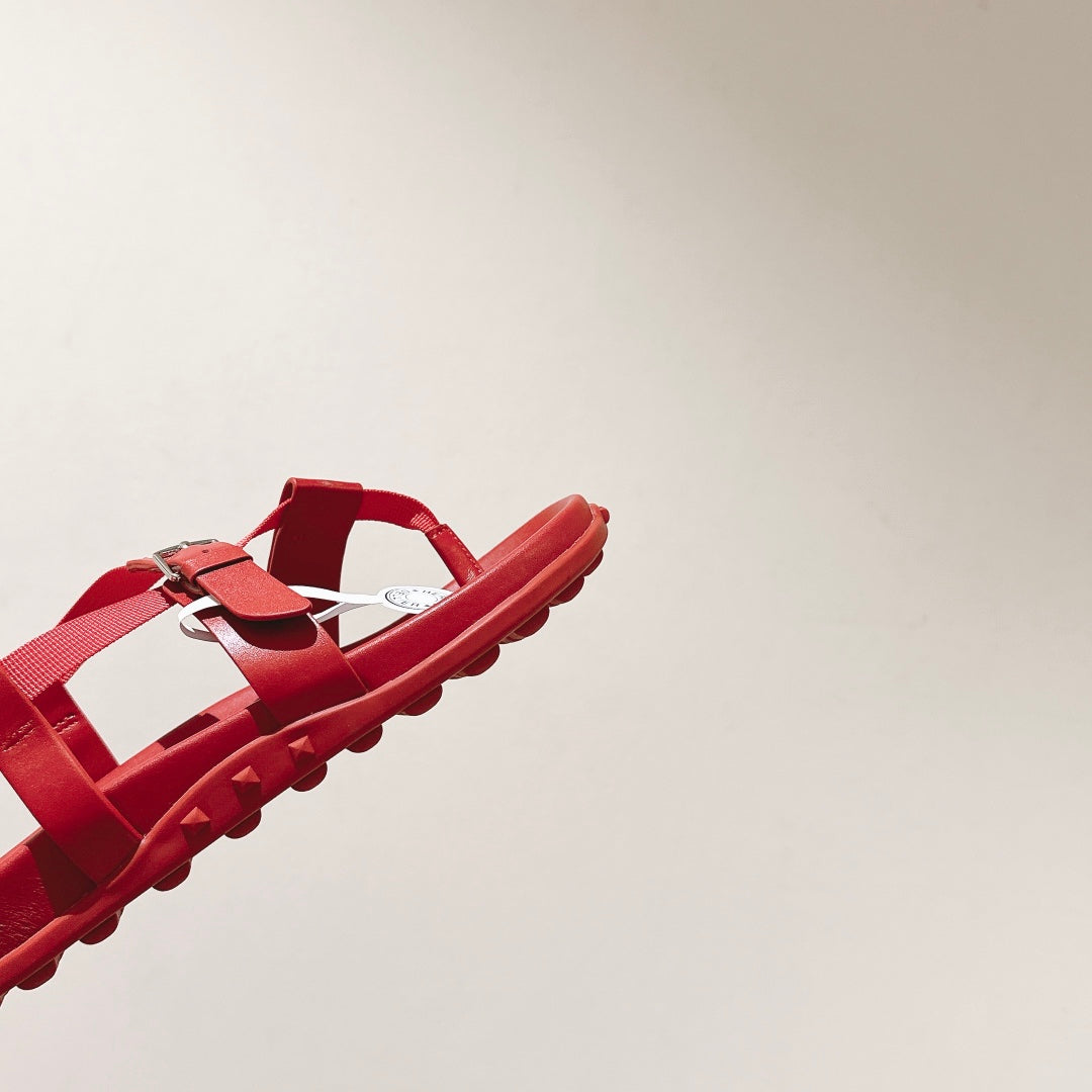 HM Inboard Sandals Red Canvas Leather 849585
