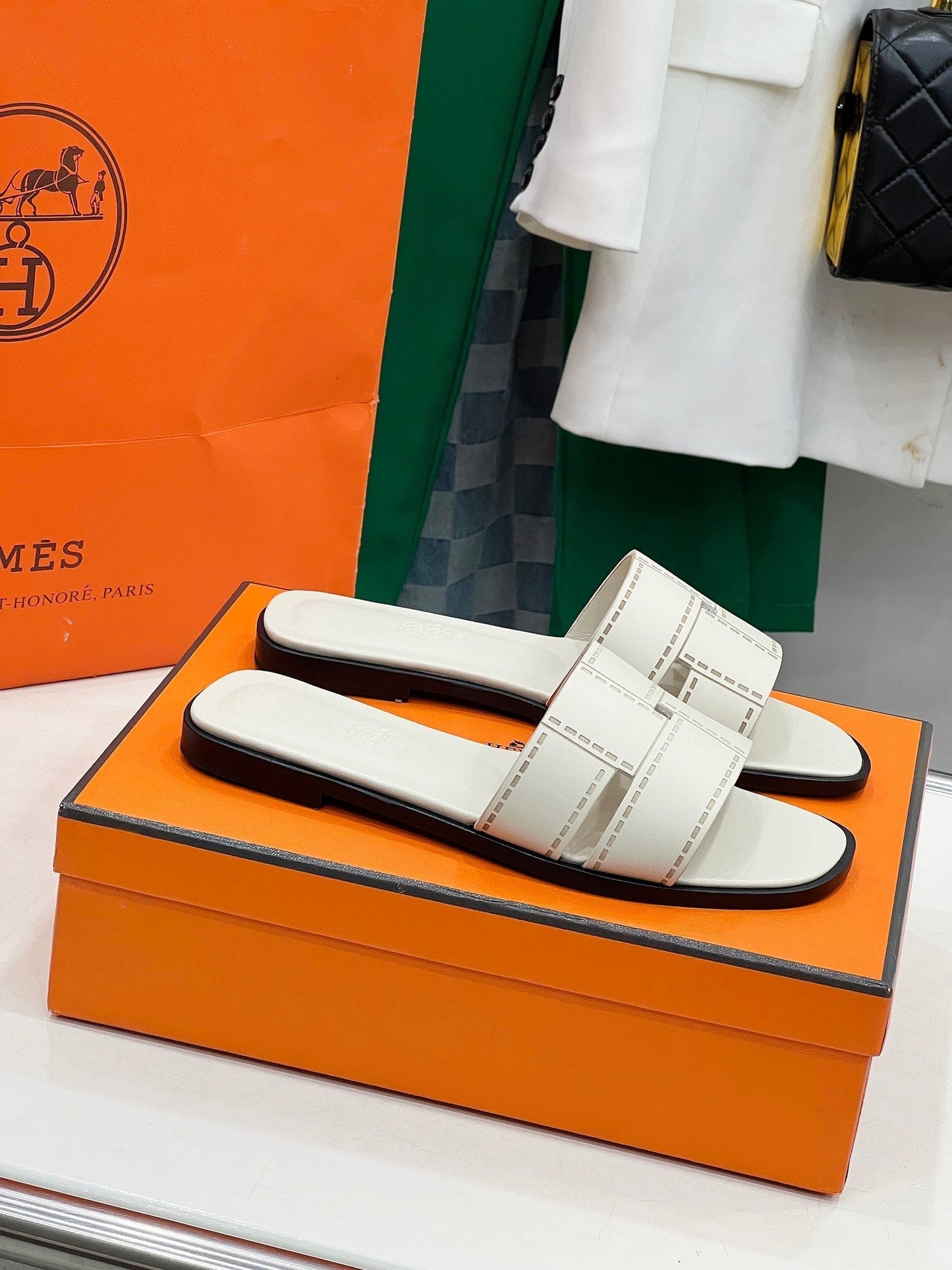 HM Idioma Sandal In White Cream Calfskin