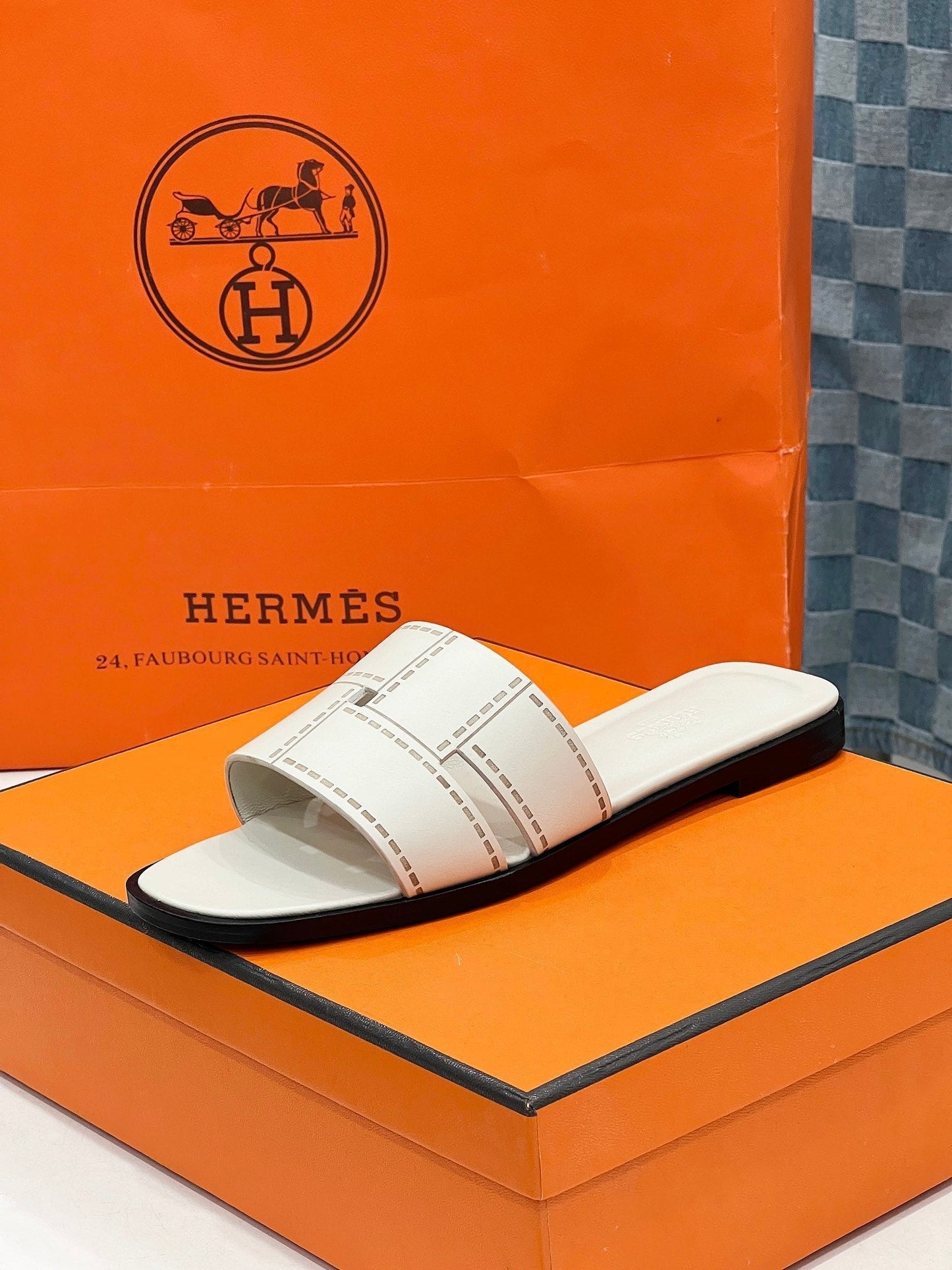 HM Idioma Sandal In White Cream Calfskin