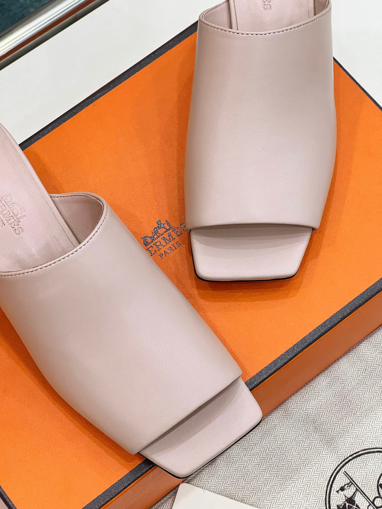 HM Idole Sandal In Baby Pink Calfskin