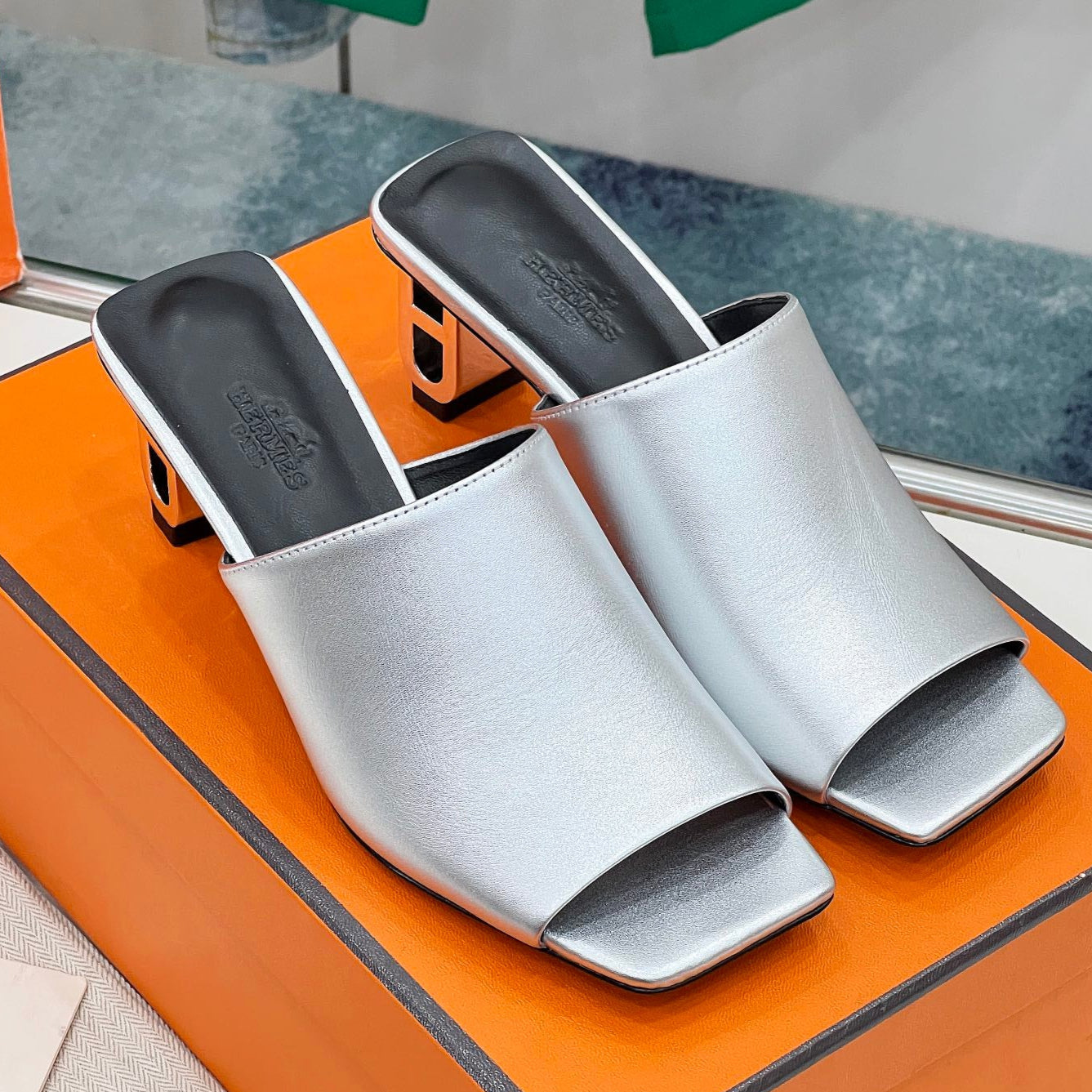 HM Iconique 60 Sandal In Silver Calfskin