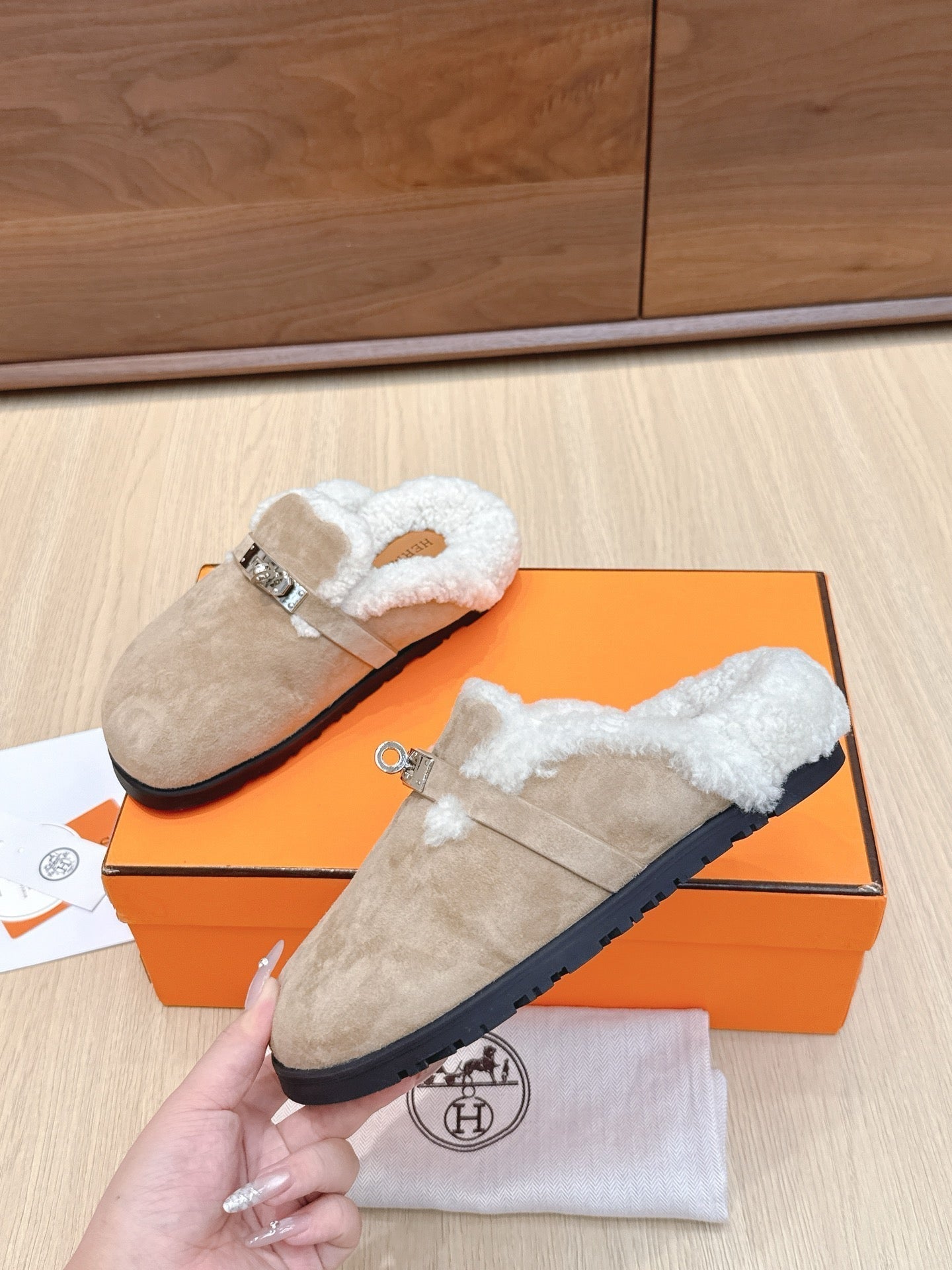 HM 25 Carlotta Mule Light Brown Shearing Suede 462184