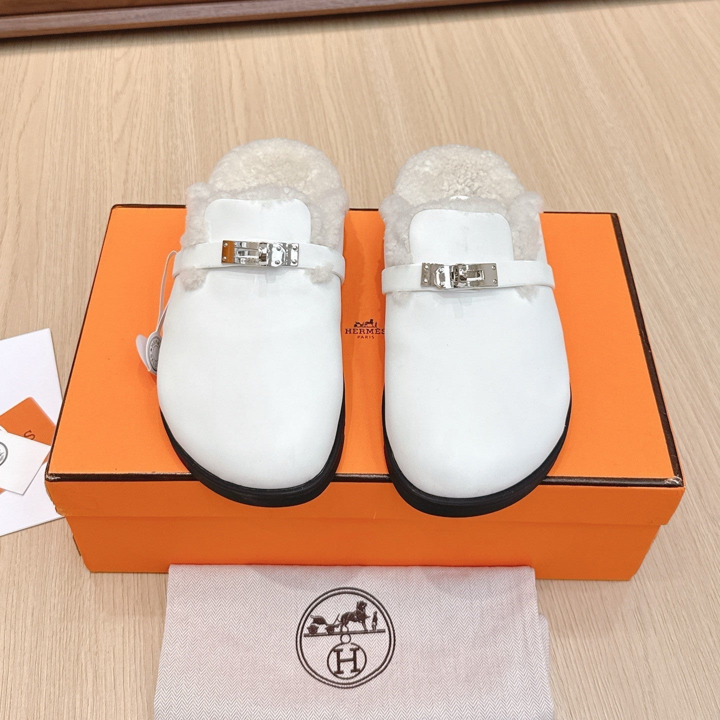 HM 25 Carlotta Mule White Shearing Calfskin 462186
