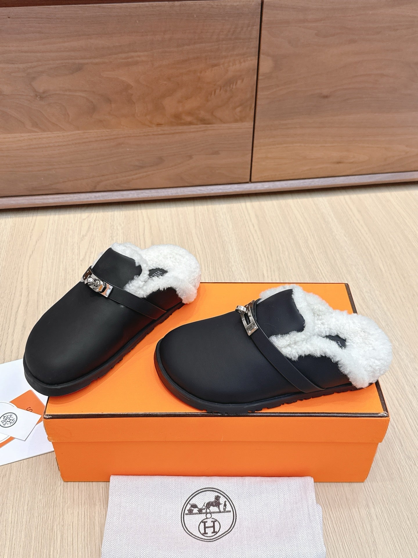 HM 25 Carlotta Mule Black Shearing Calfskin 462187