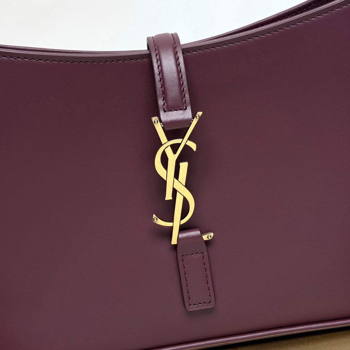 YSL 5 𝐀̀ 7 Bag 24cm Burgundy Leather 285558