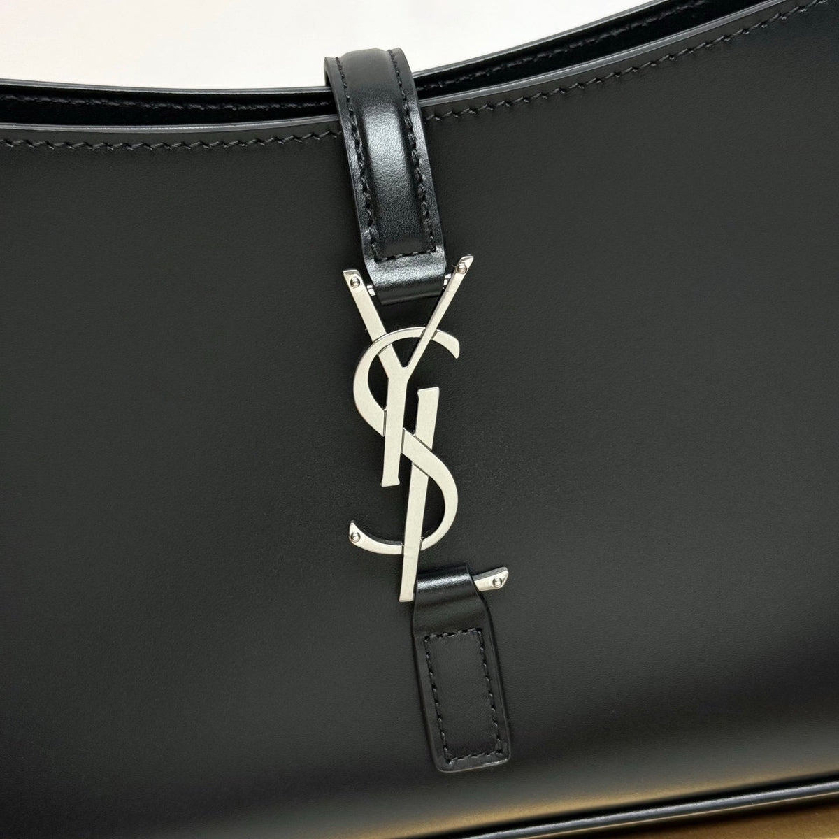 YSL Le 5 À 7 Hobo Bag 25cm Black with Silver hardware in Cowhide 285552
