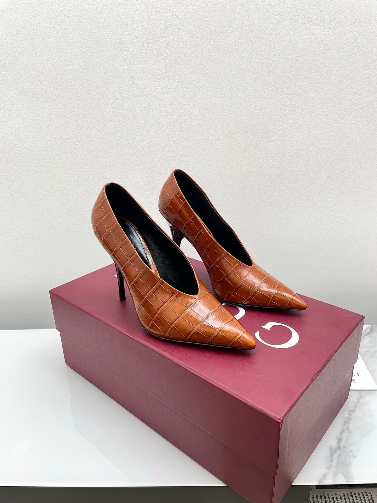GG 25Ss Crocodile Pattern Pointed Toe High Heels Caramel  Leather 511497