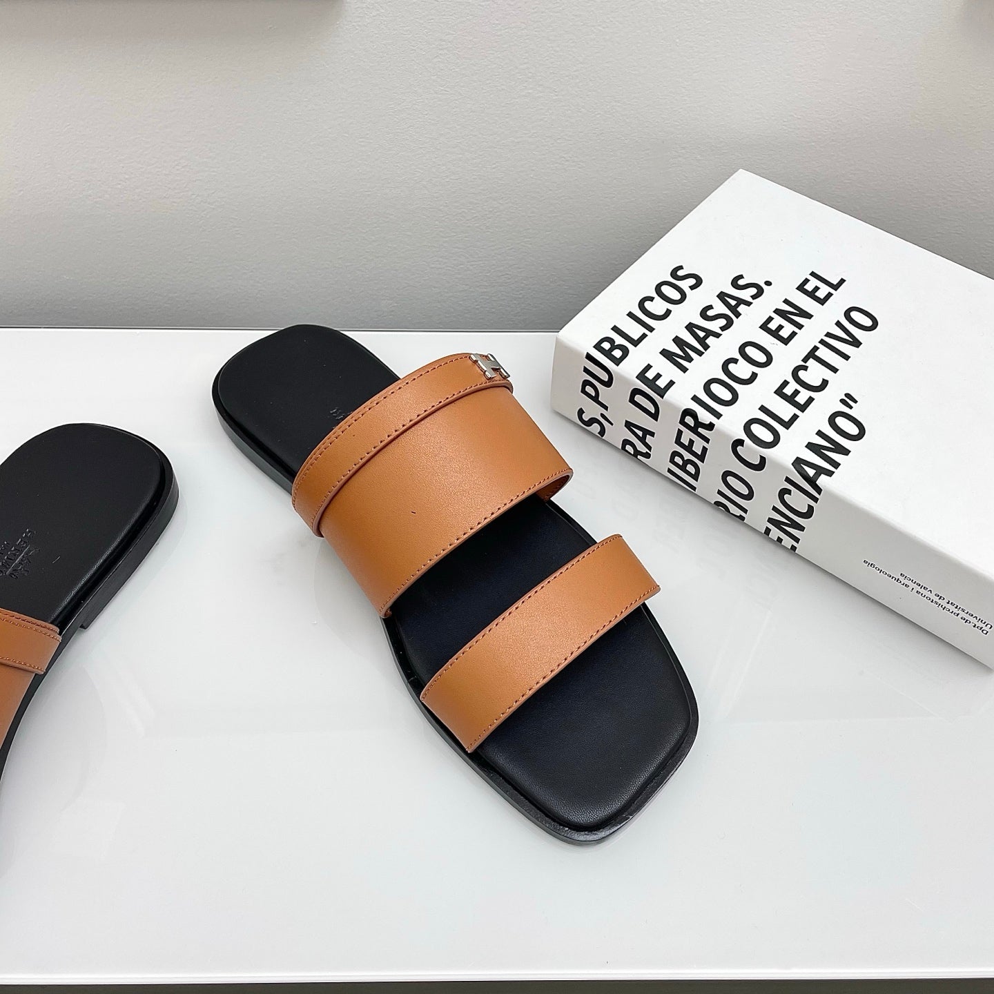 HM 26s Joao Men Sandal Brown Black Calfskin 726899