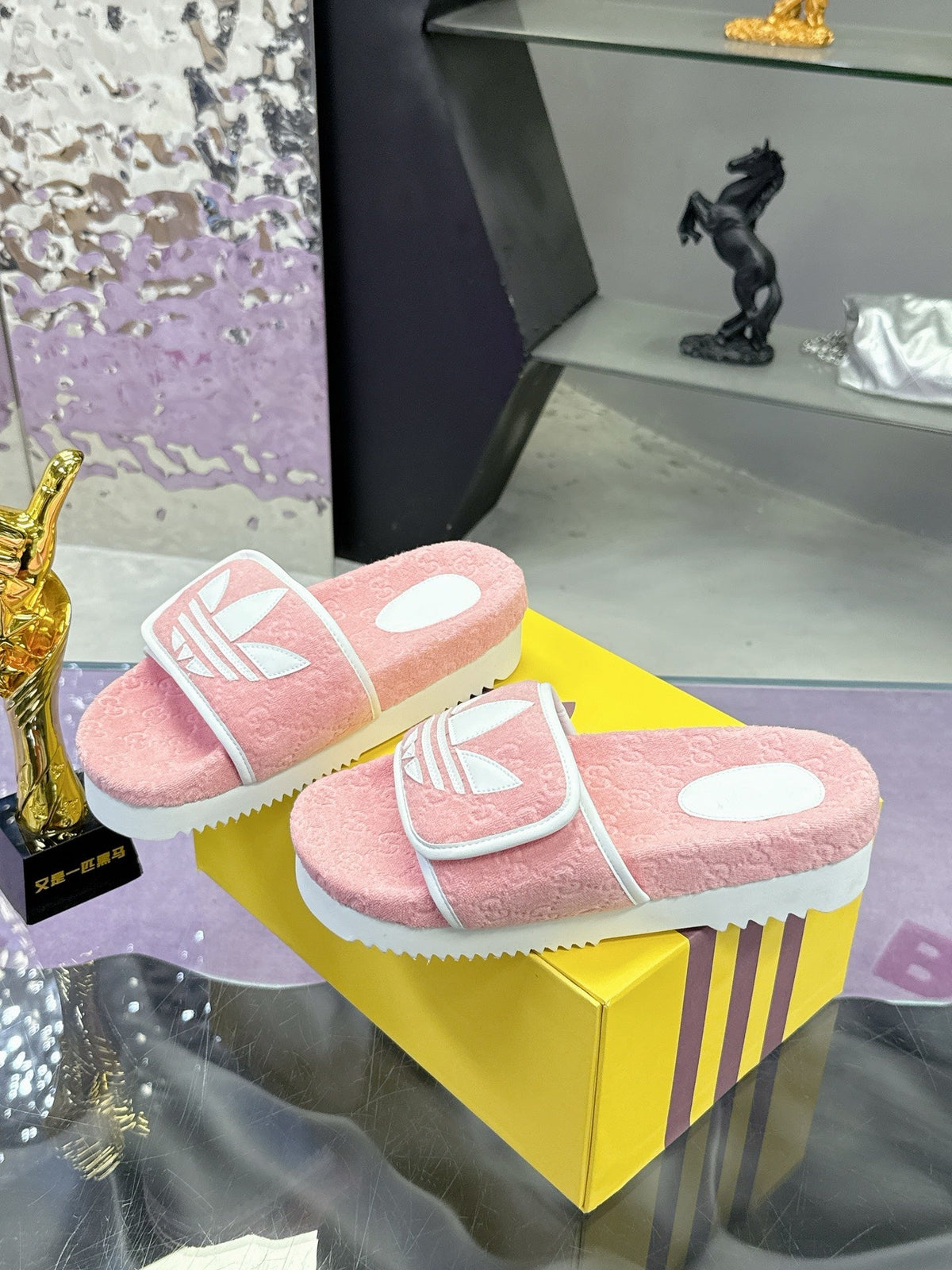GG x Adidas Slipper Pink White Canvas 672155