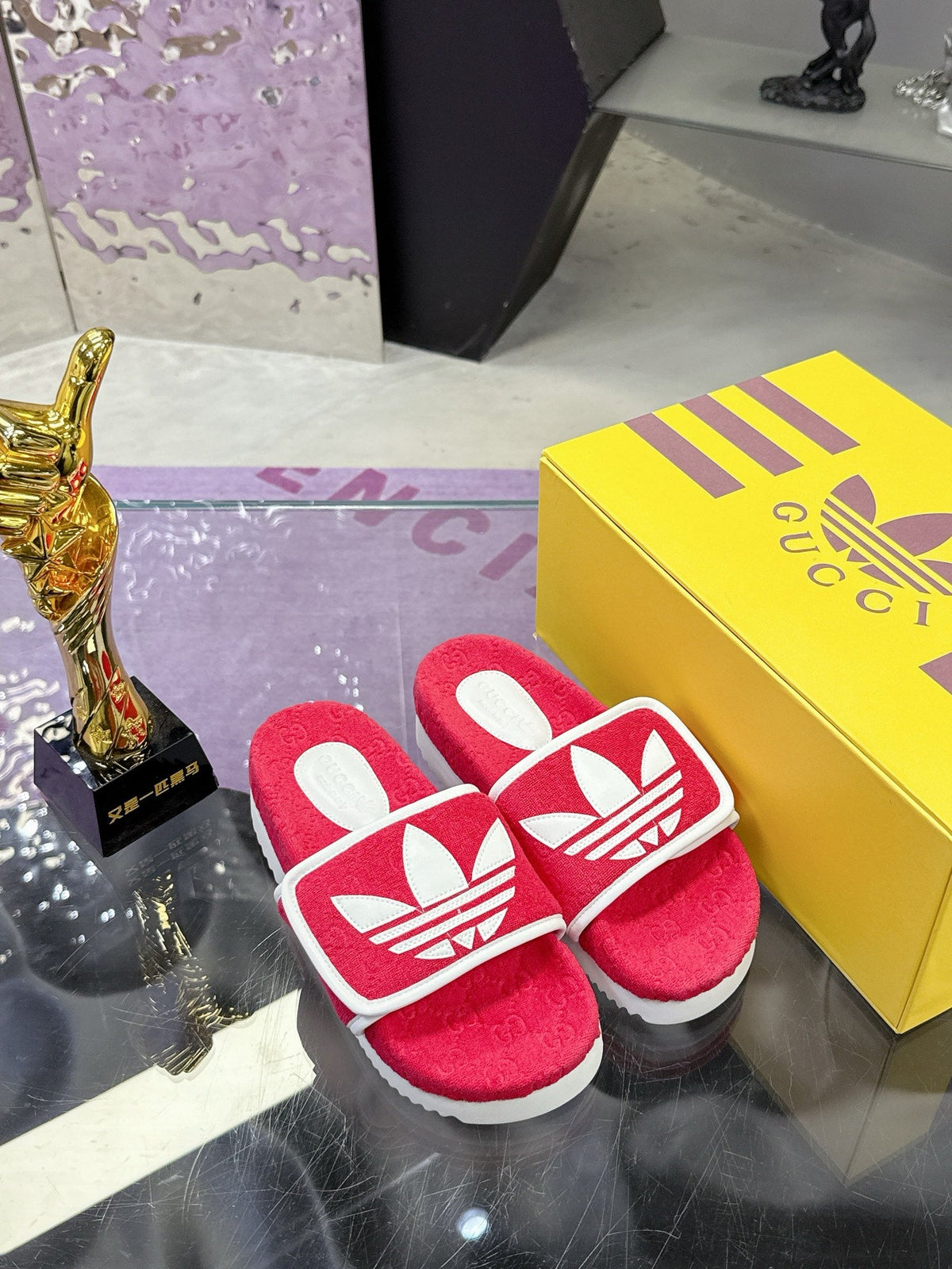 GG x Adidas Slipper Red Cotton 672159