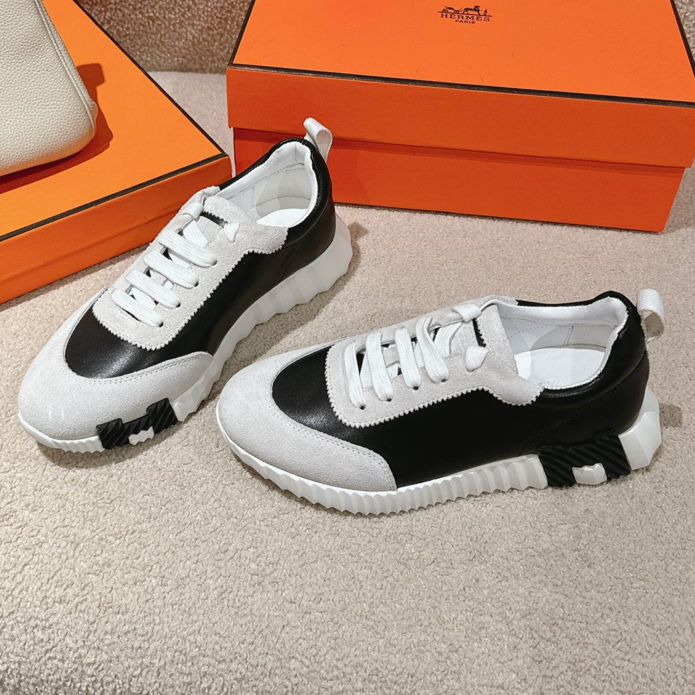 HM Mainland Sneaker In Pale Gray Suede And Black Calfskin
