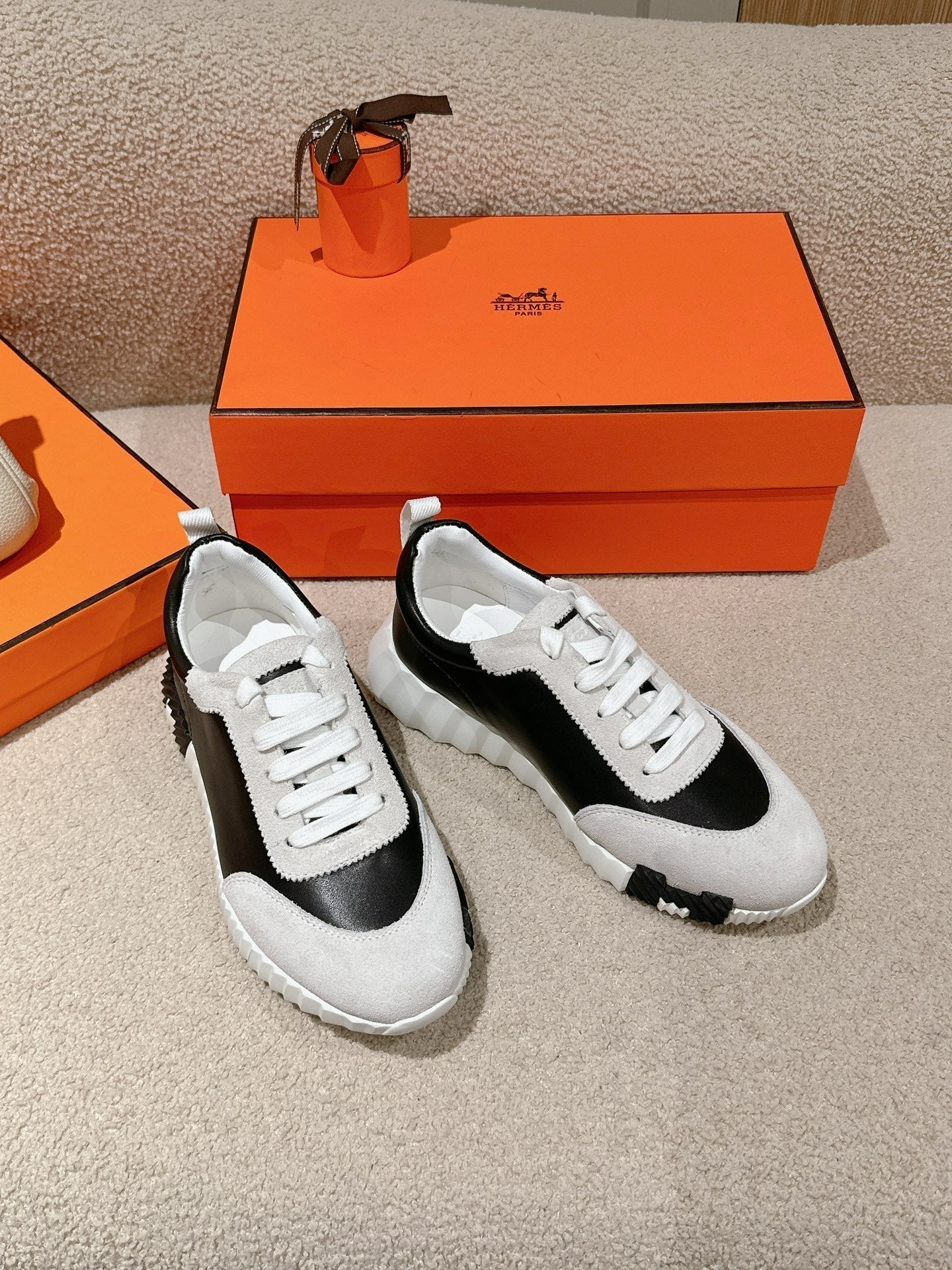 HM Mainland Sneaker In Pale Gray Suede And Black Calfskin