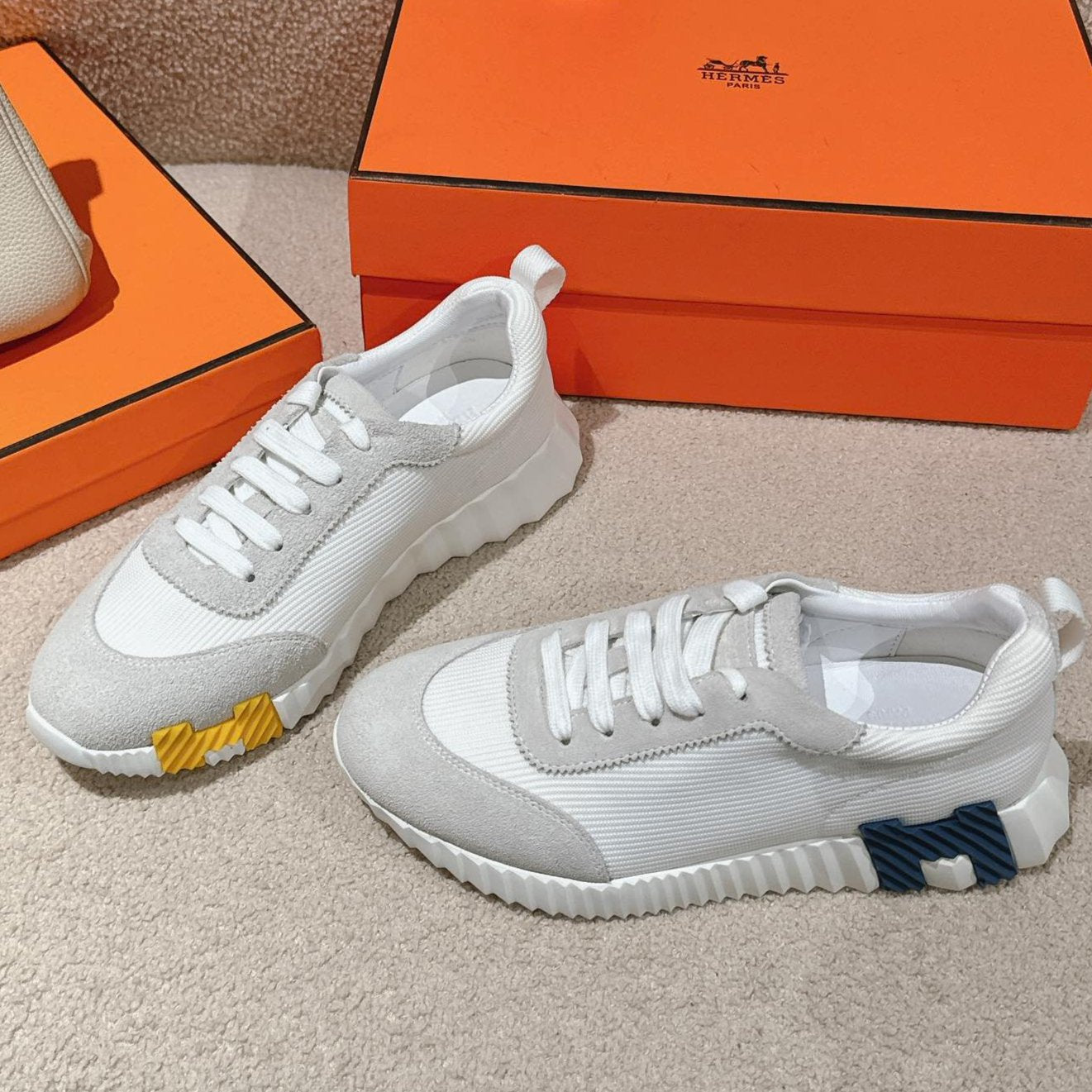 HM Mainland Sneaker In Pale Gray Suede And White Breathable Mesh Fabric 959352