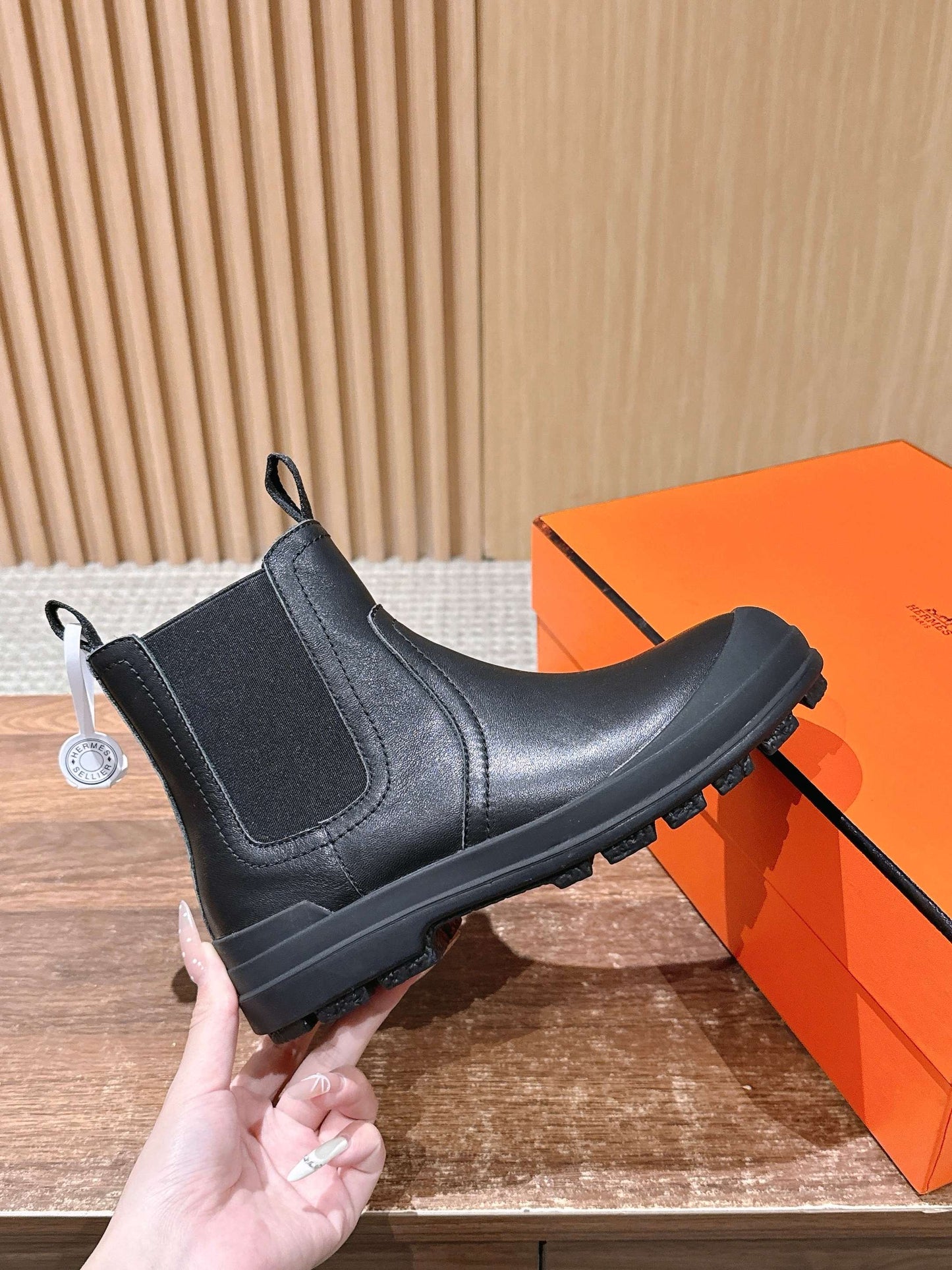 HM 25 Chelsea Ankle Boots Black Sheepskin 512548
