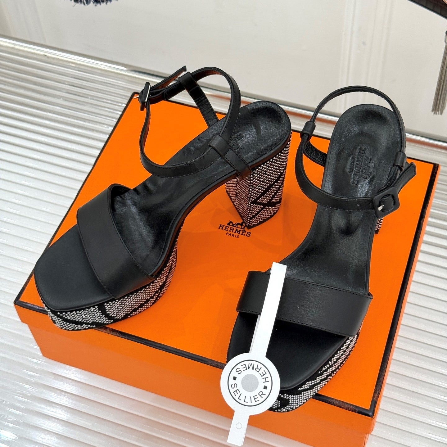 HM 26s Lightning Sandal 7cm Black Sheepskin 675702