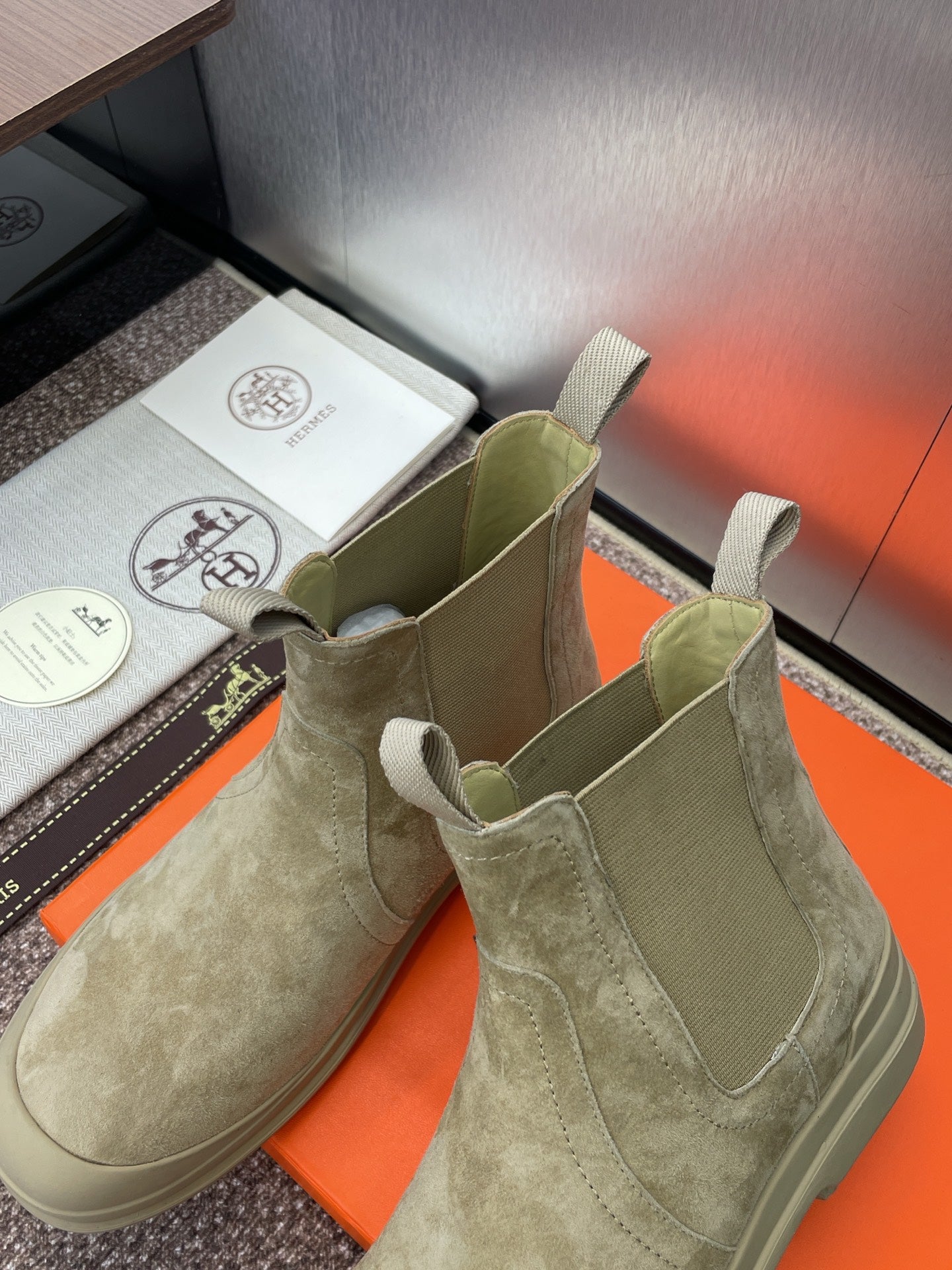 HM 25 Chelsea Ankle Boots Taupe Suede 508487