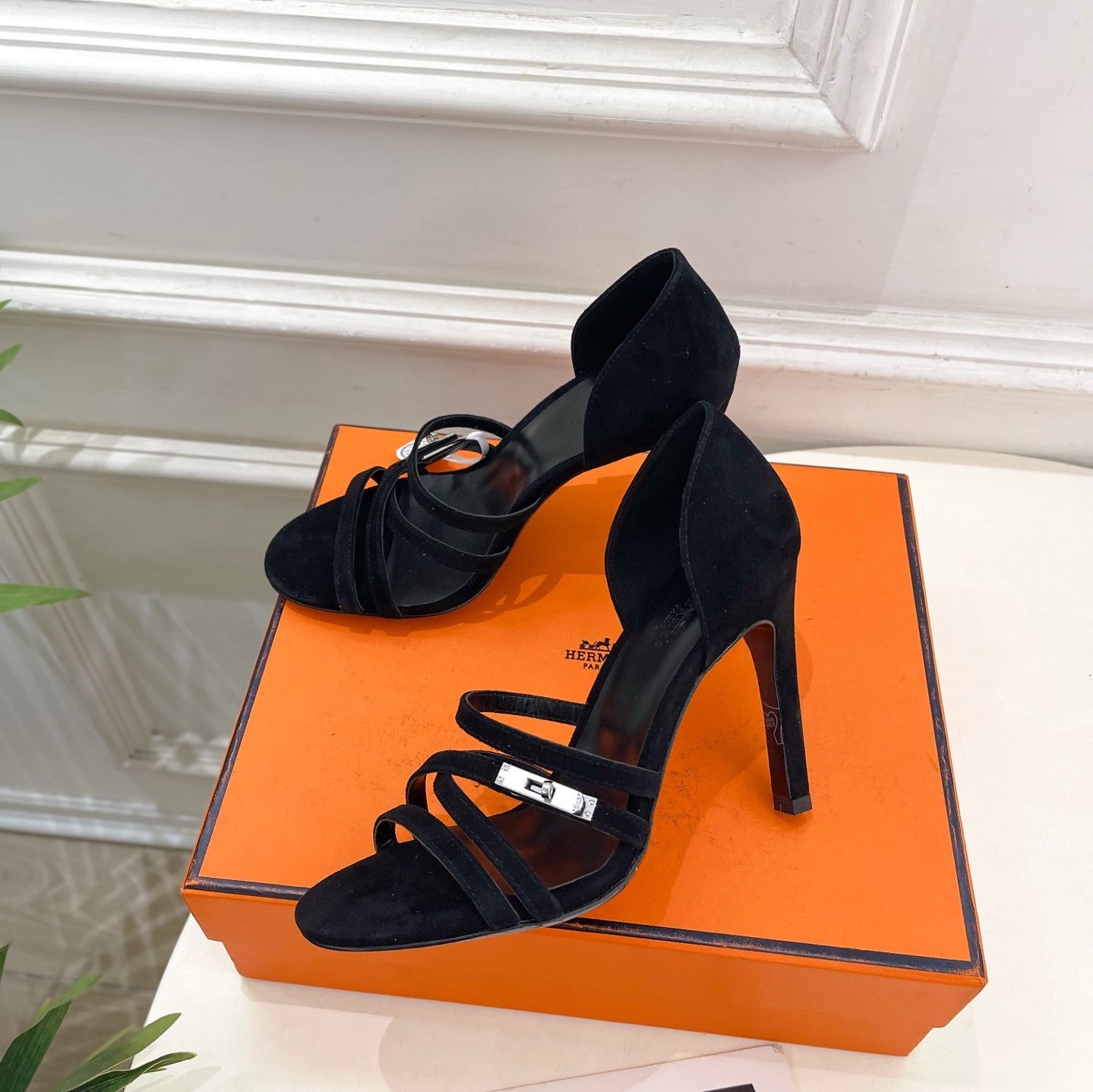 HM Lipstick 105 Sandals Black Suede 536142
