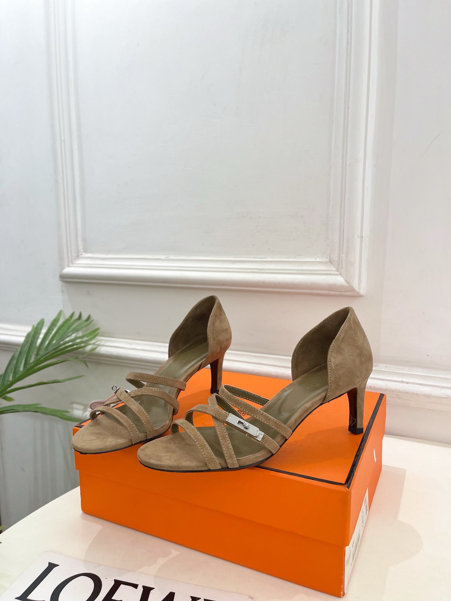 HM Lipstick 65 Sandals Medium Brown Suede 536145