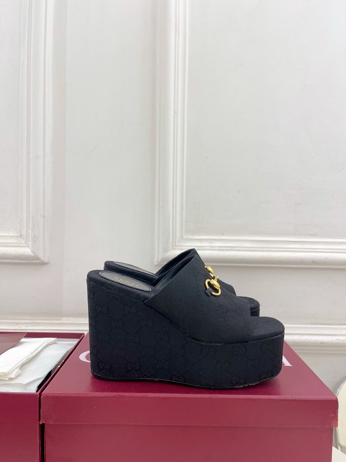 GC Wedge With Horsebit Sandal Black Canvas 640272