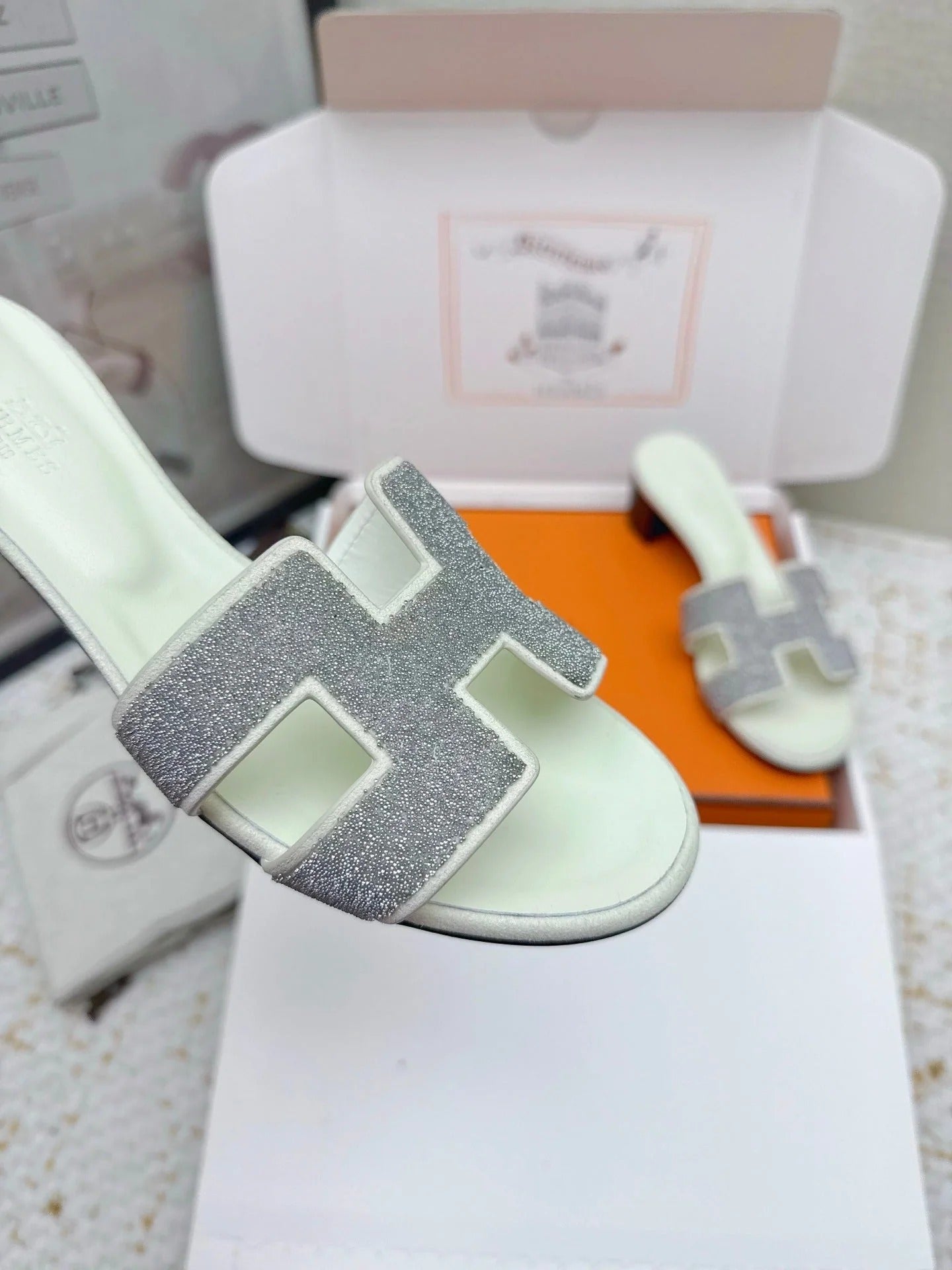 HM 26ss Oran Sandals 50 Cream Gray Rhinestone Cowhide 625269