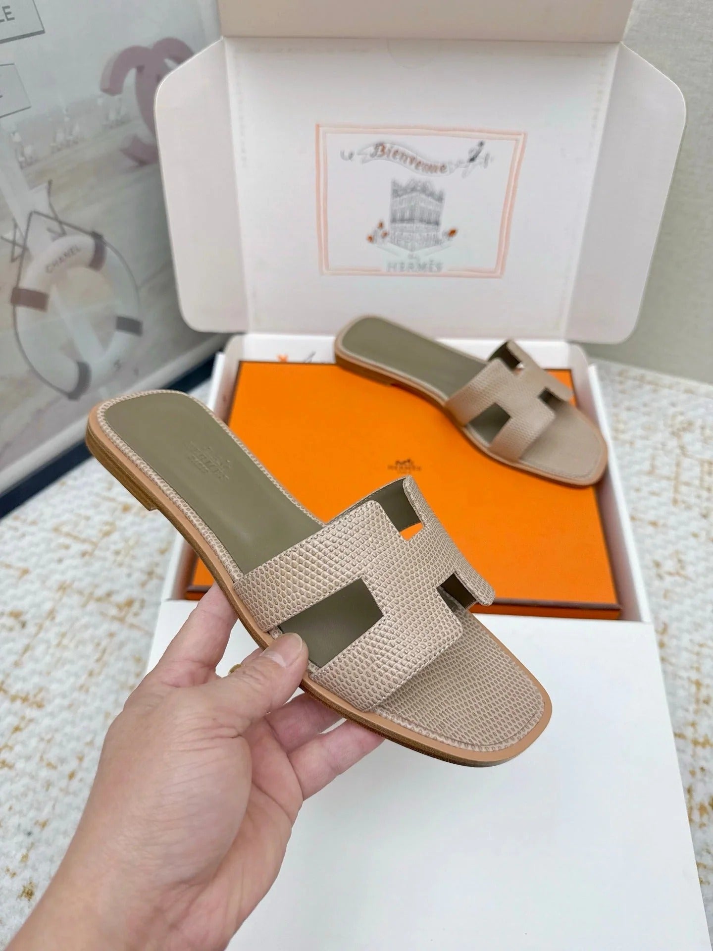 HM 26ss Oran Sandals Beige Olive Green Cowhide 625039