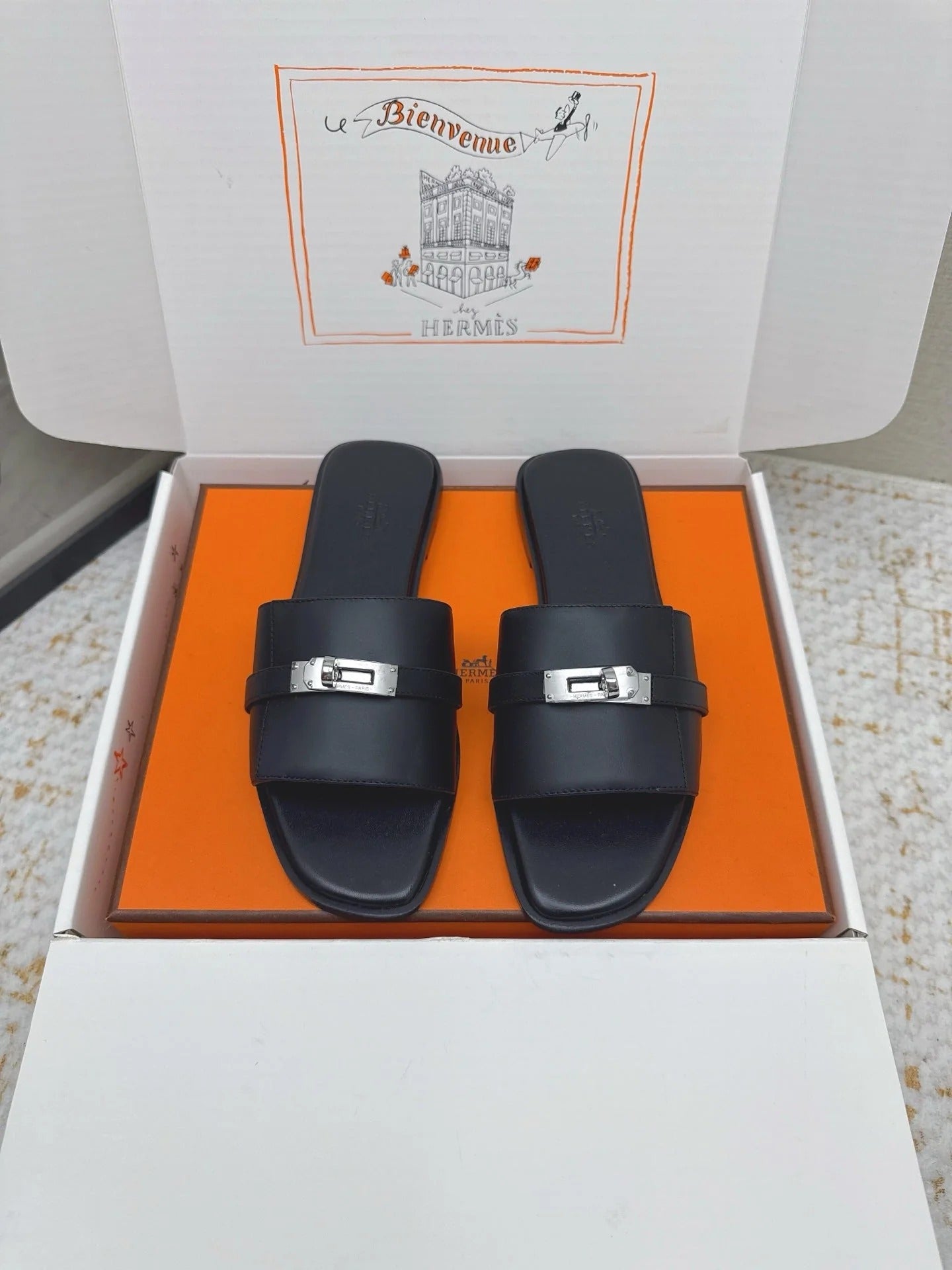 HM 26ss Oasis Sandals Black Sheepskin Sliver Buckle 625163