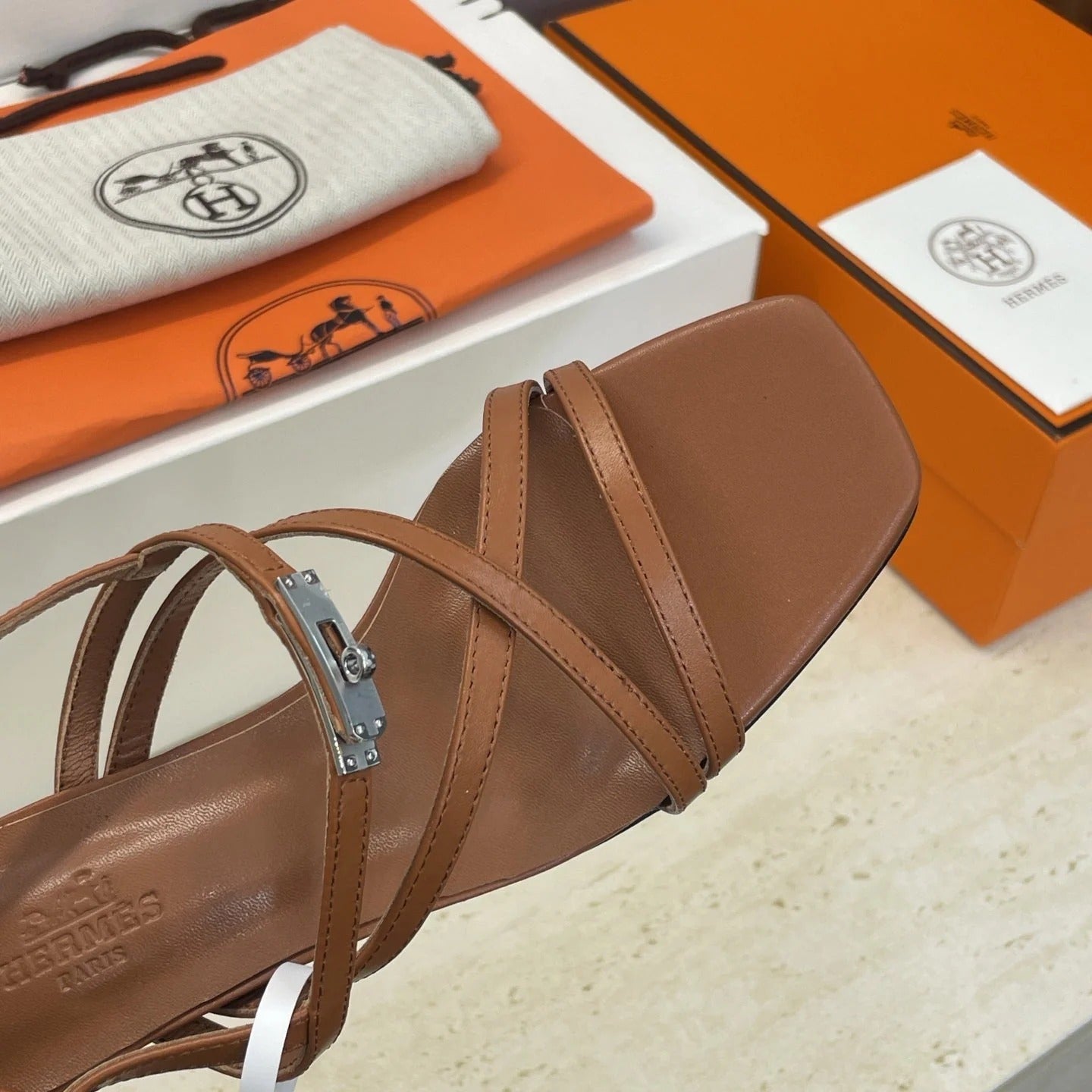 HM 26ss Kelly Sliver Buckle Sandals 40 Brown Calfskin 607164