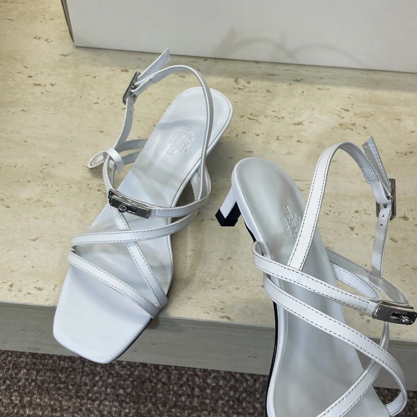 HM 26ss Kelly Sliver Buckle Sandals 40 White Calfskin 607167
