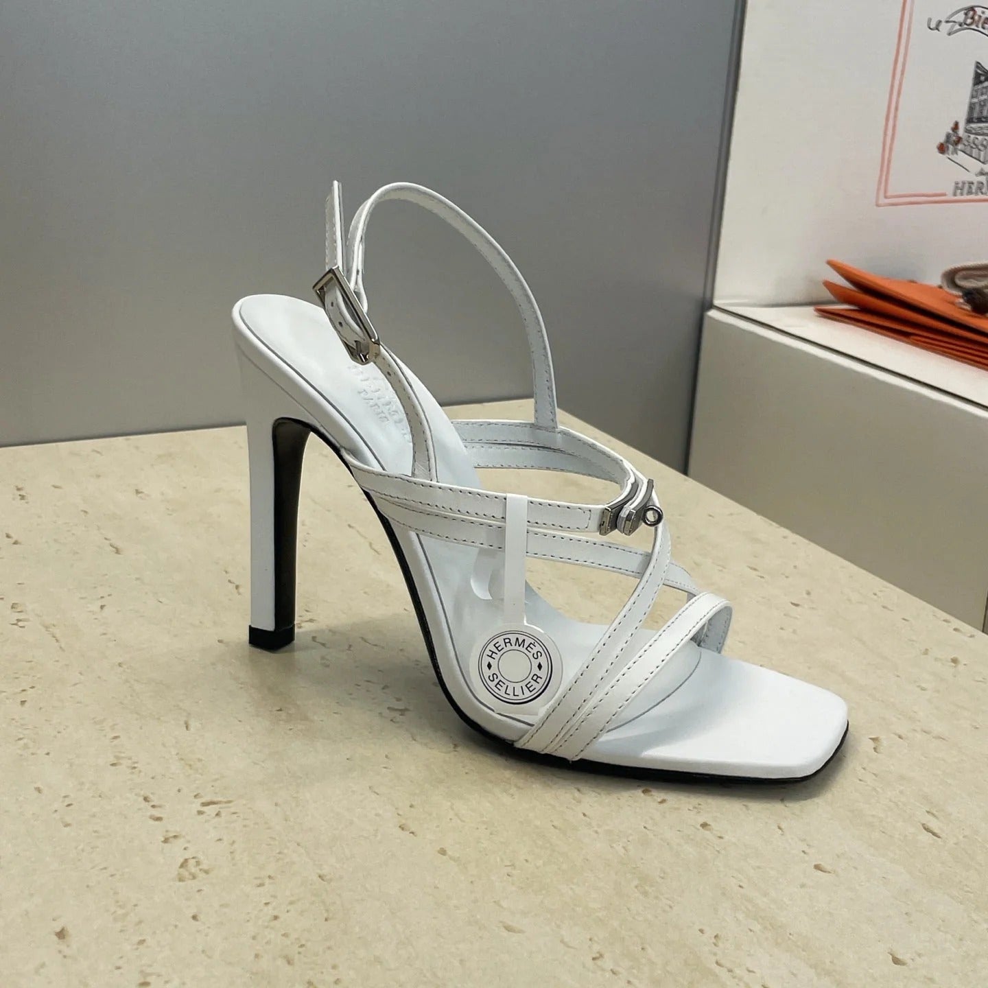 HM 26ss Kelly Sliver Buckle Sandals 95 White Calfskin 607169