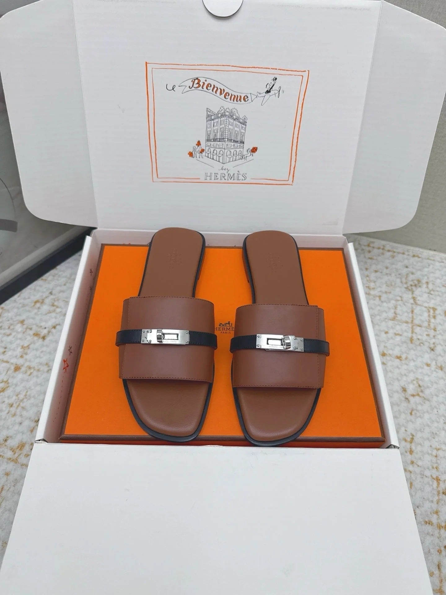 HM 26ss Oasis Sandals Brown Black Sheepskin Sliver Buckle 625170