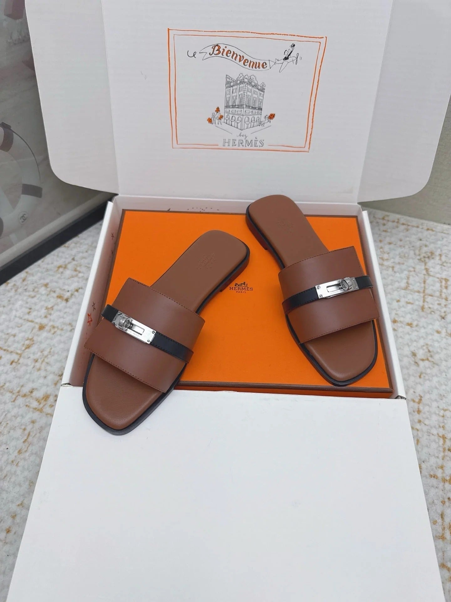 HM 26ss Oasis Sandals Brown Black Sheepskin Sliver Buckle 625170