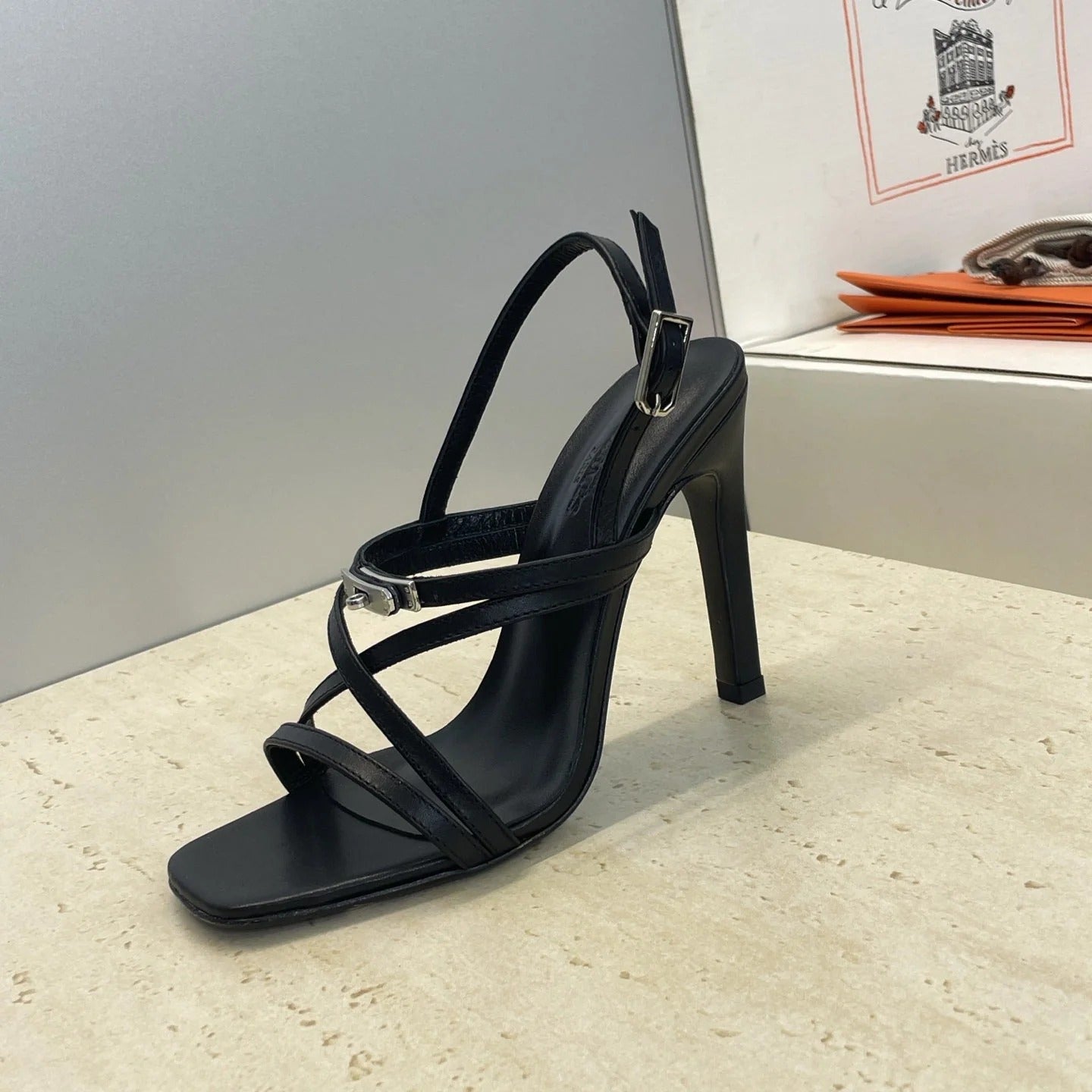 HM 26ss Kelly Sliver Buckle Sandals 95 Black Calfskin 607172