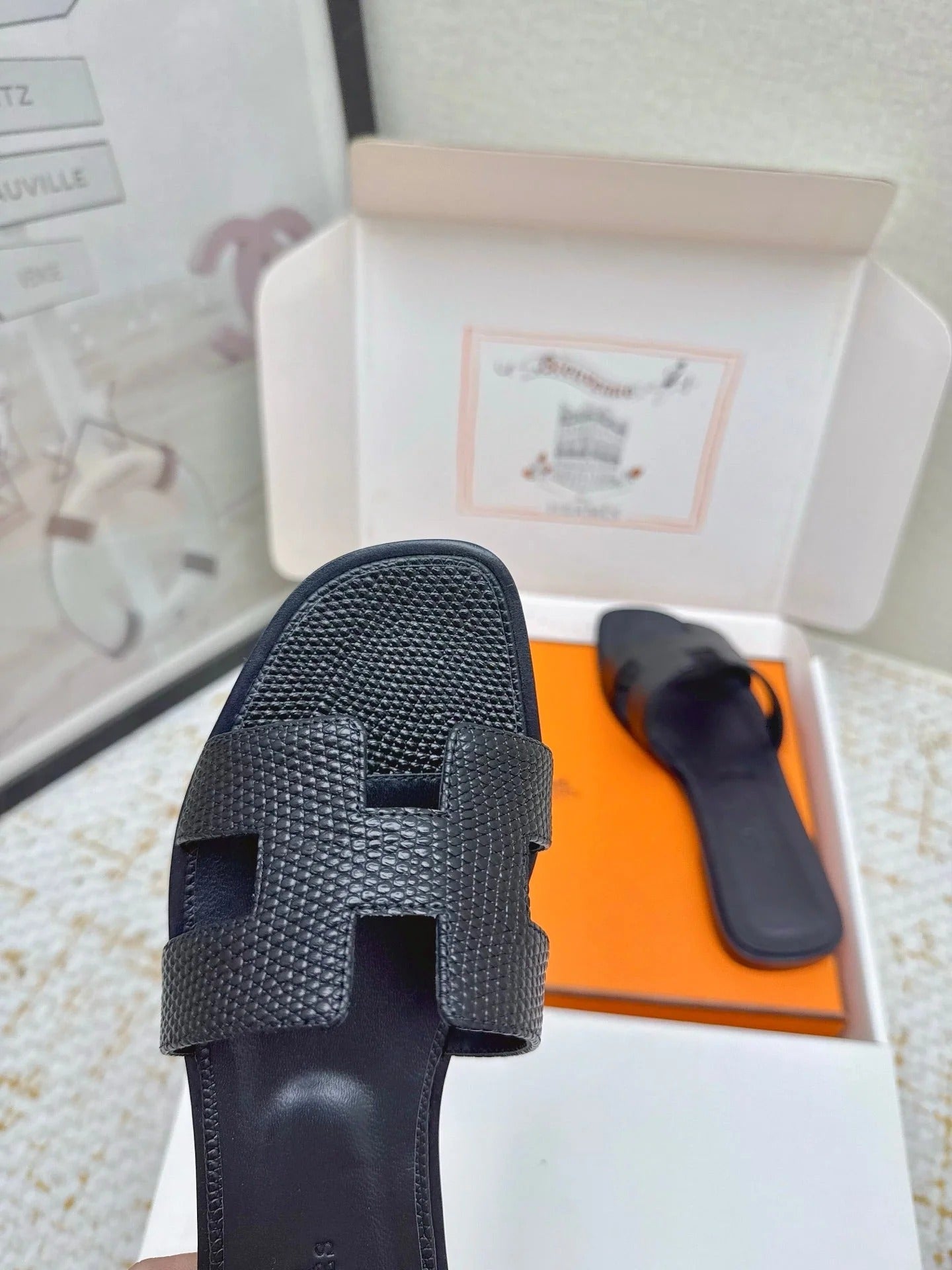 HM 26ss Oran Sandals Black Cowhide 625038
